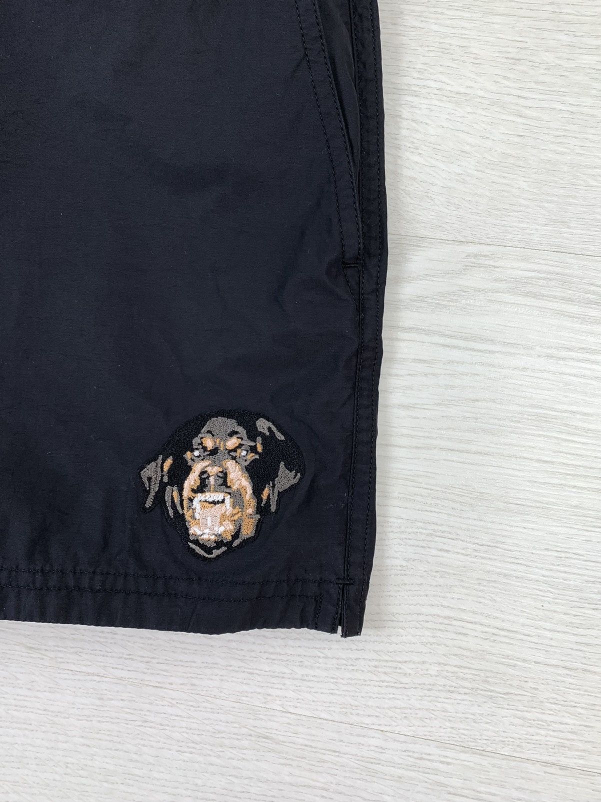 Givenchy Givenchy Rottweiler Embroidered Dog Swimming Shorts Size M-L Size US 32 / EU 48 - 3 Thumbnail