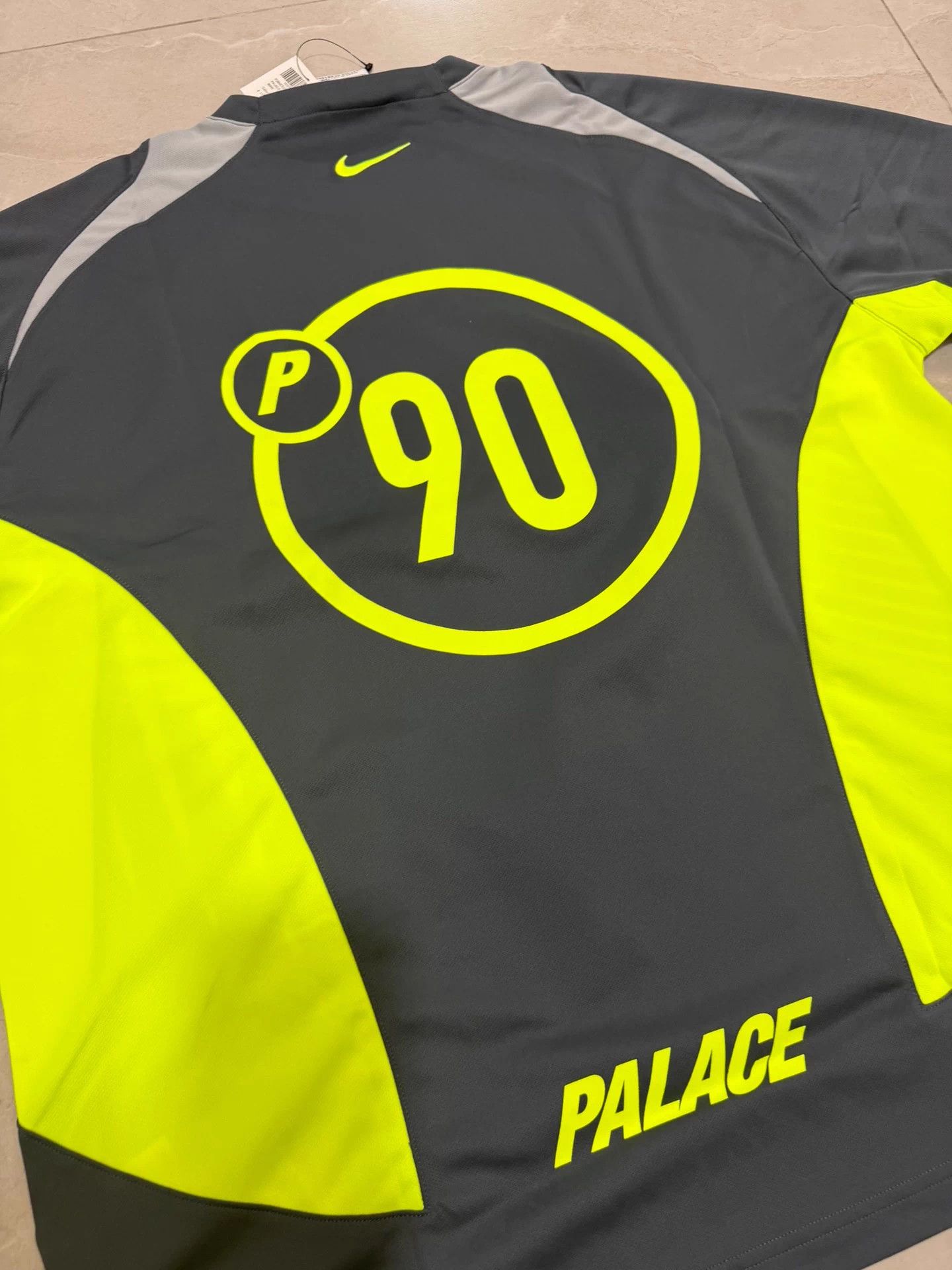 Nike PALACE x Nike FW25 TOTAL P90 JSY logo short-sleeve M unisex Size US M / EU 48-50 / 2 - 4 Thumbnail