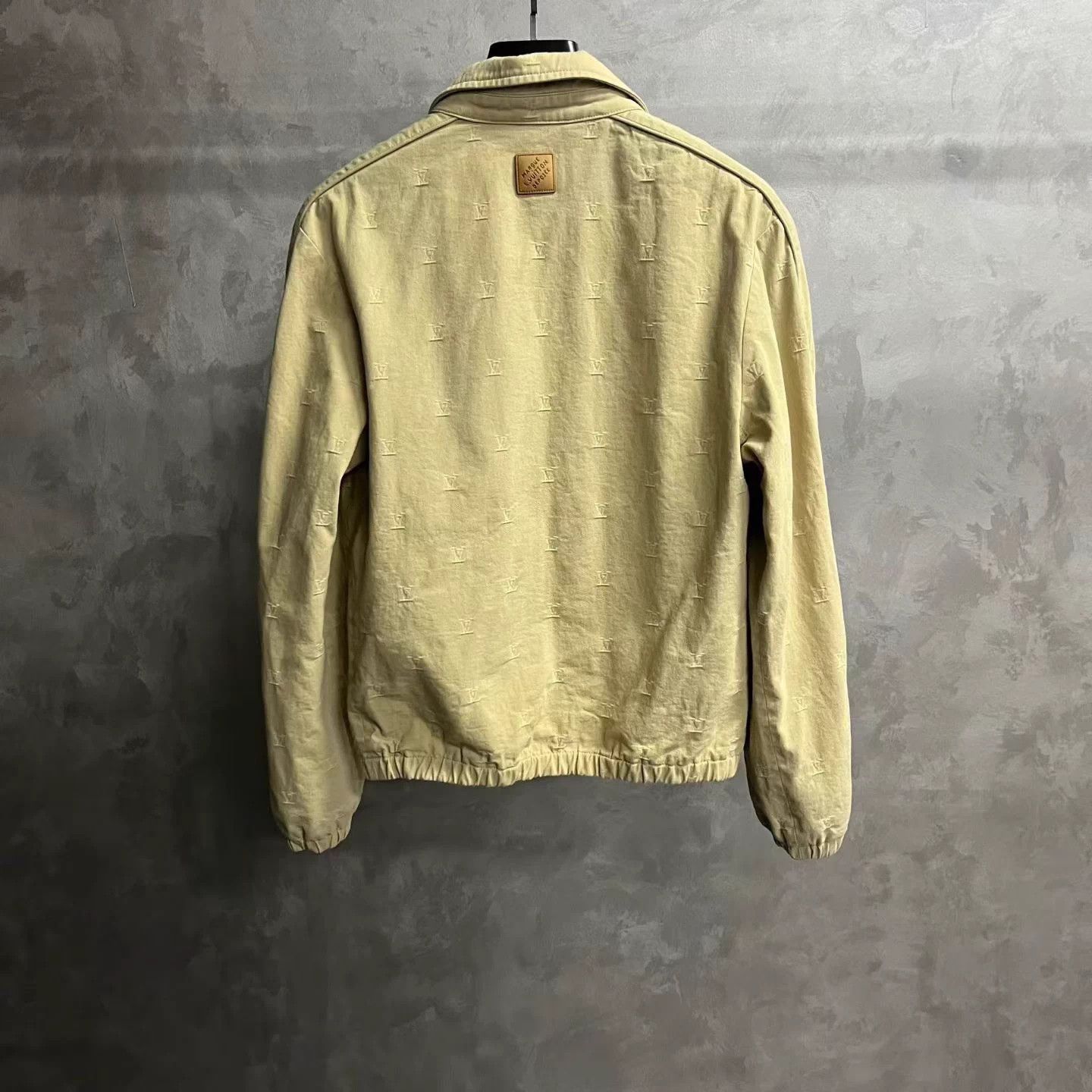 Louis Vuitton LV Beige Logo Print Zip Point Collar LS Jkt Size US S / EU 44-46 / 1 - 2 Thumbnail