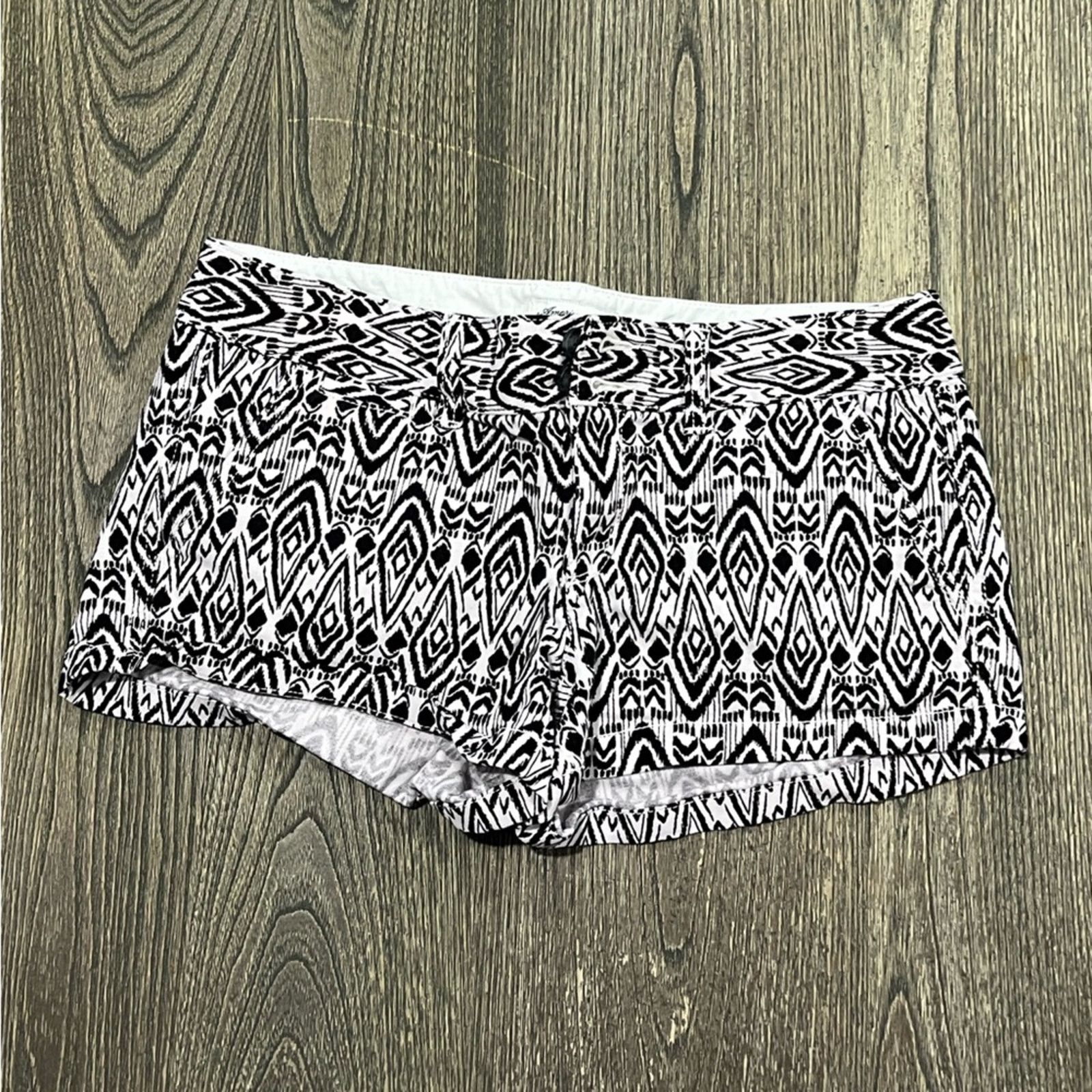 American Eagle Outfitters American Eagle Outfitters Shorts Shortie Aztec Geo Stretch 2 Size 26" / US 2 / IT 38 - 1 Thumbnail