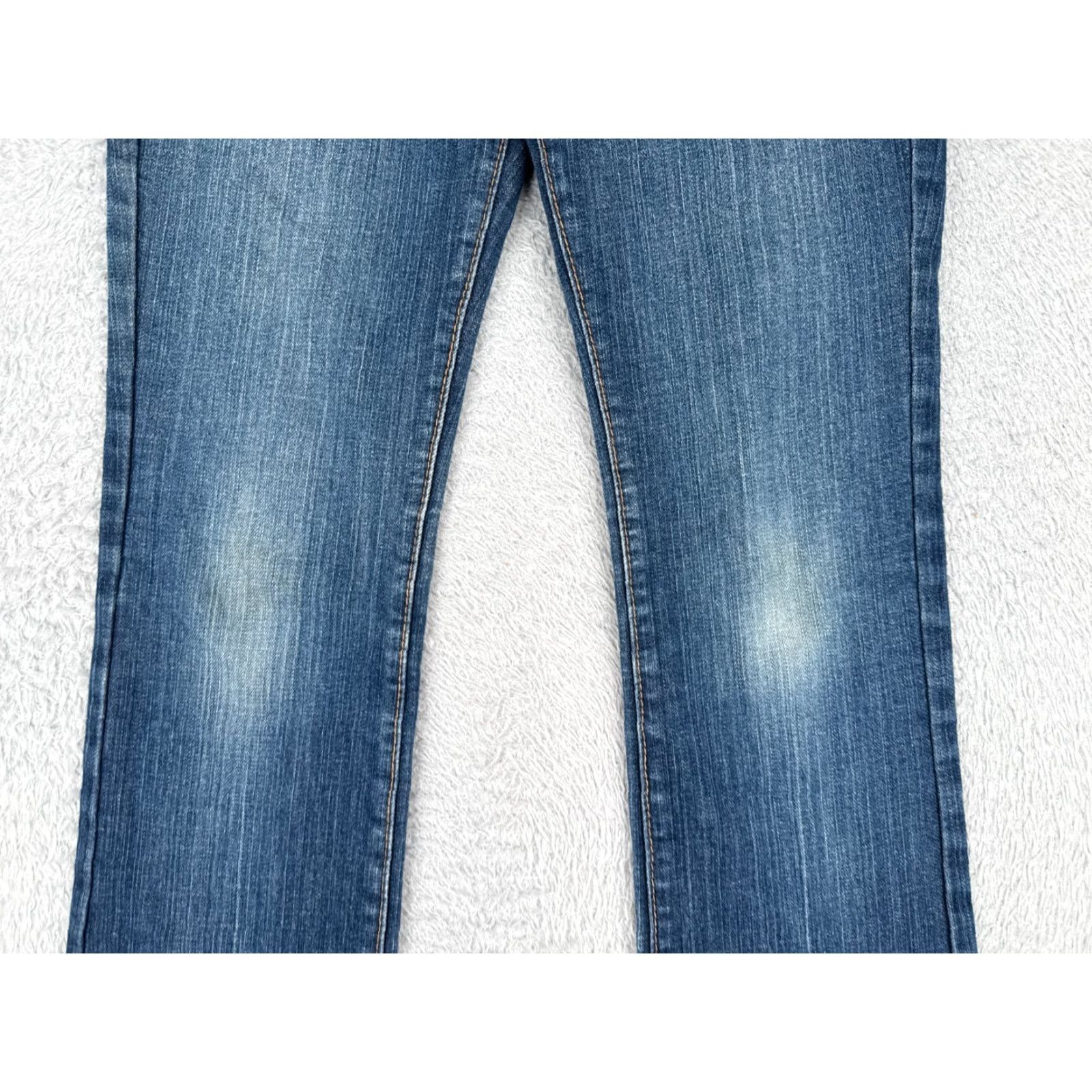 Old Navy Old Navy Jeans Women's Jeans Boots Old Navy Jeans Boots Junior Size 1 28x29 Blue Denim Medium Wash Bootcut Low Rise 28 29 Women 90s? Size 25" / US 0 / IT 36 - 3 Thumbnail