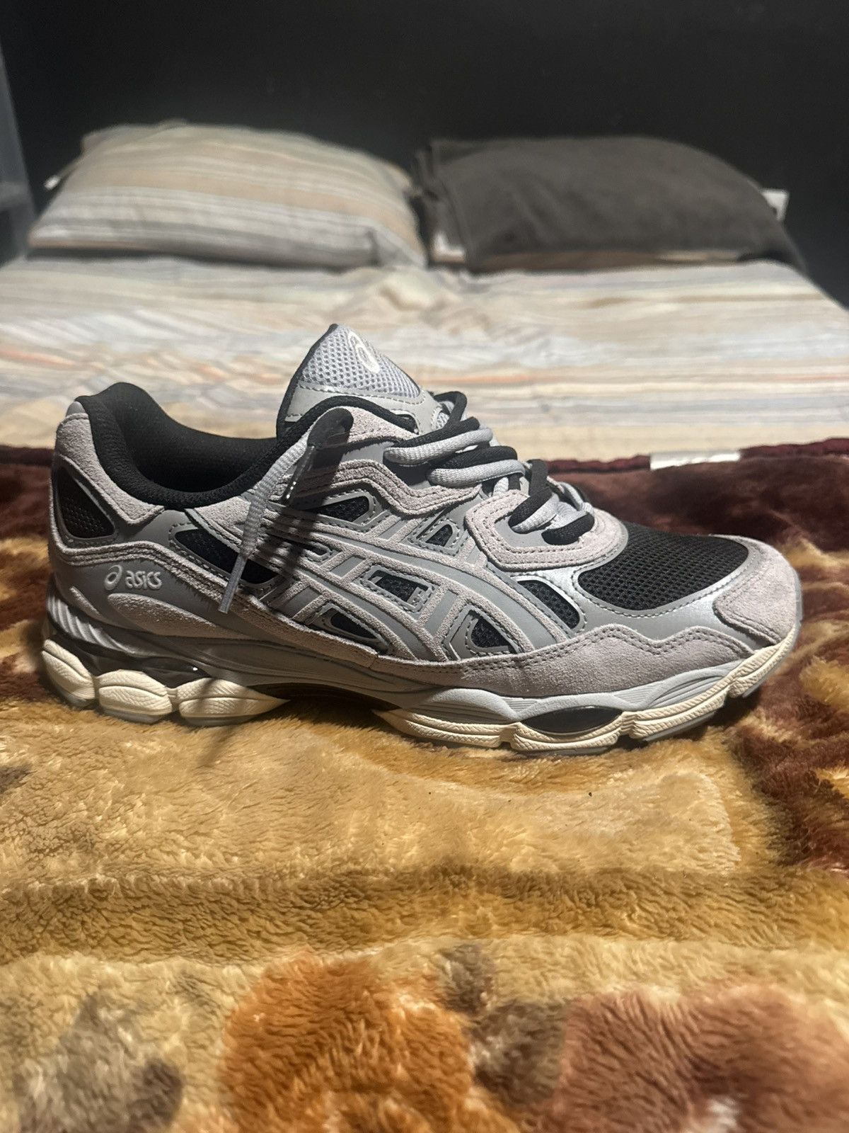 Asics Asics Gel Nyc Size 10 Grey and Black Size US 10 / EU 43 - 7 Thumbnail