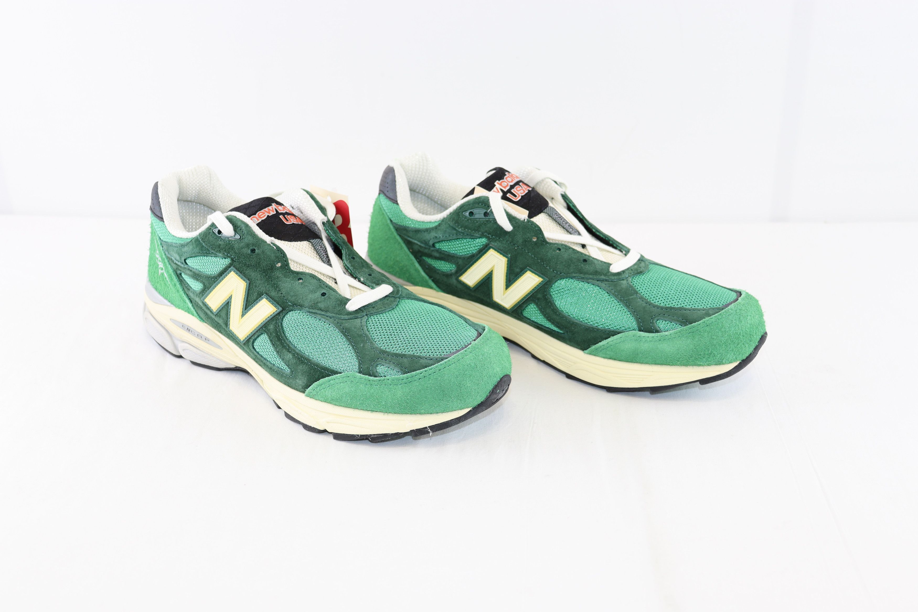New Balance o1rshd1 990 V3 sneakers in Green/Gold Size US 9 / EU 42 - 7 Thumbnail