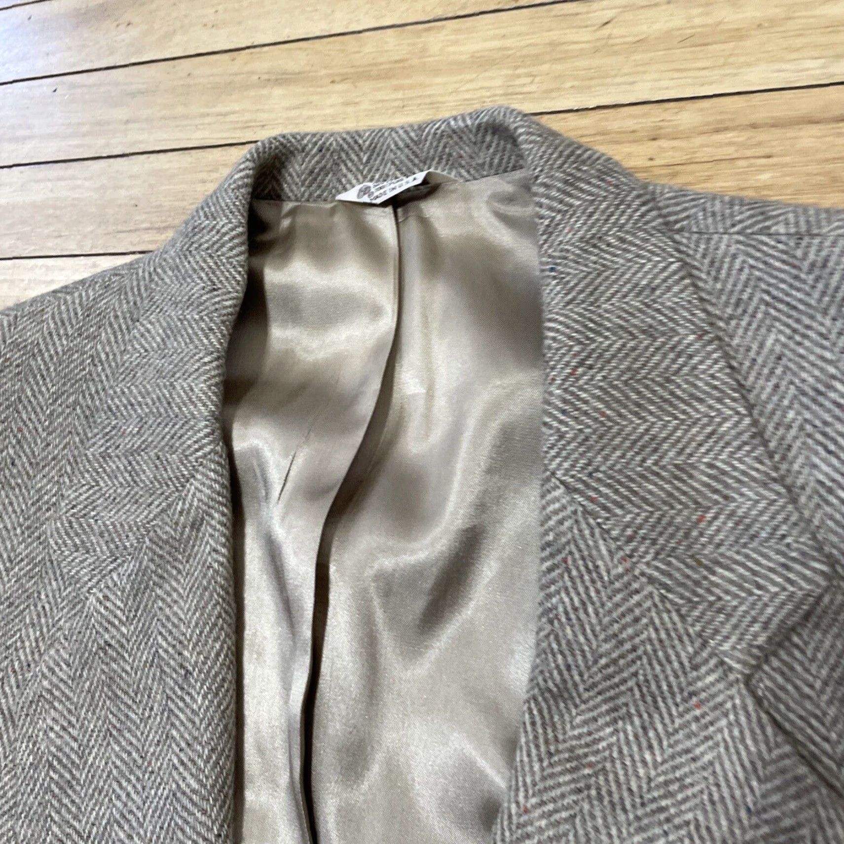Vintage VINTAGE DELLAPENNA Pure New Wool Tweed Blazer Men 44 USA Brown Wool Tweed 2 Piece Blazer Jacket Mens Regular Fit Notch Lapel Size 44R - 6 Thumbnail