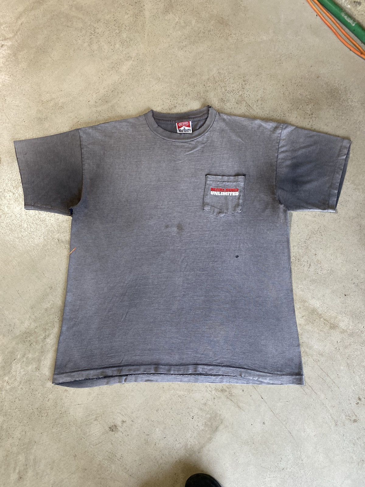 4GSELLER × Marlboro × Vintage Vintage Marlboro Unlimited Lizard Gecko Smoked Faded Shirt Size US XL / EU 56 / 4 - 3 Thumbnail