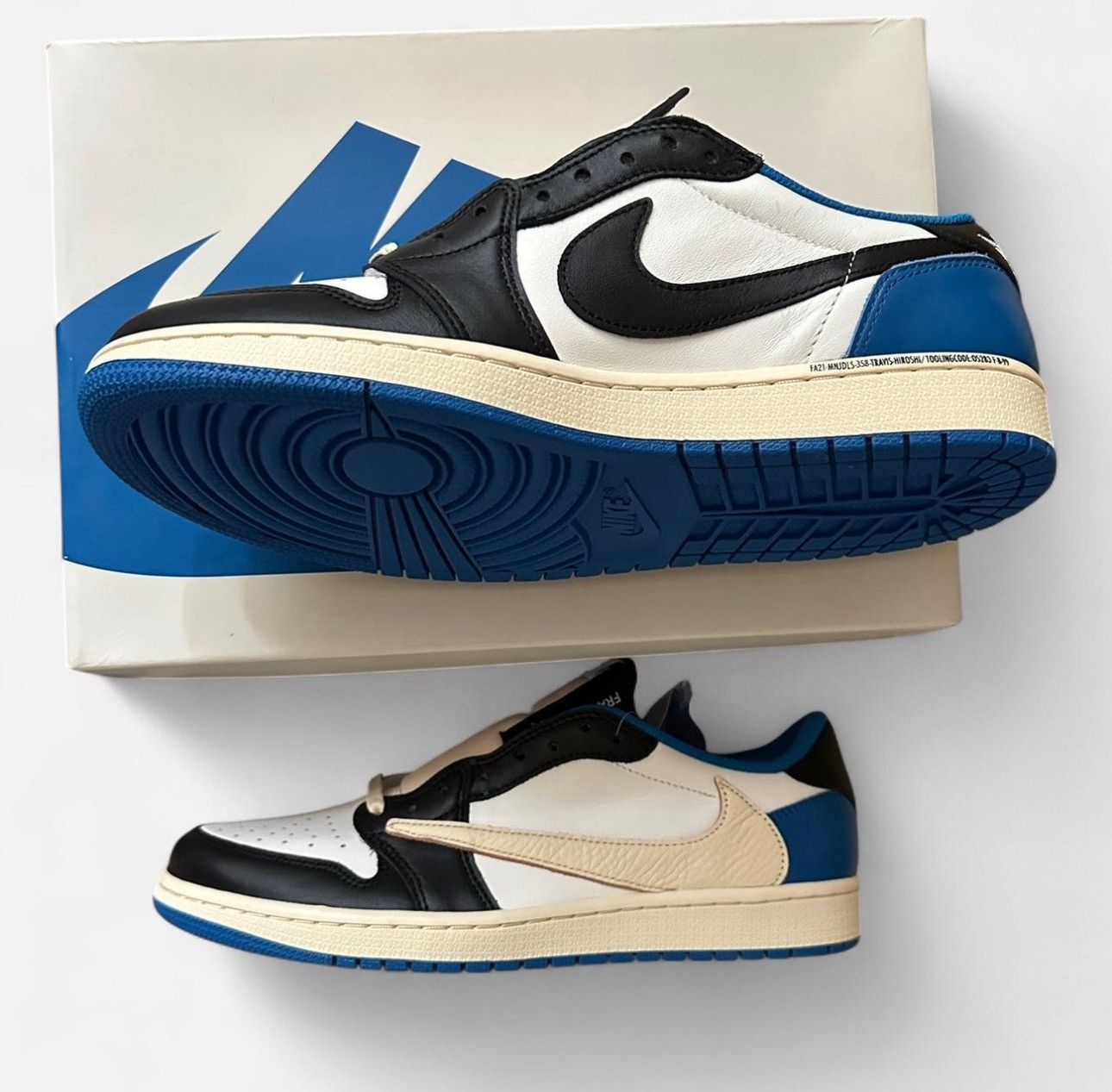 Fragment Design × Nike × Travis Scott Travis Scott Fragment Jordan 1 low Size US 10 / EU 43 - 6 Thumbnail