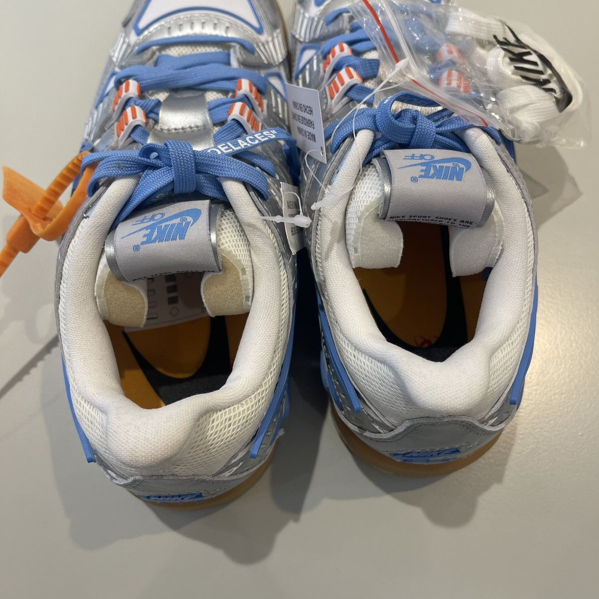 Nike × Off-White Nike Air Rubber Dunk Off-White UNC Size US 8 / EU 41 - 19 Thumbnail