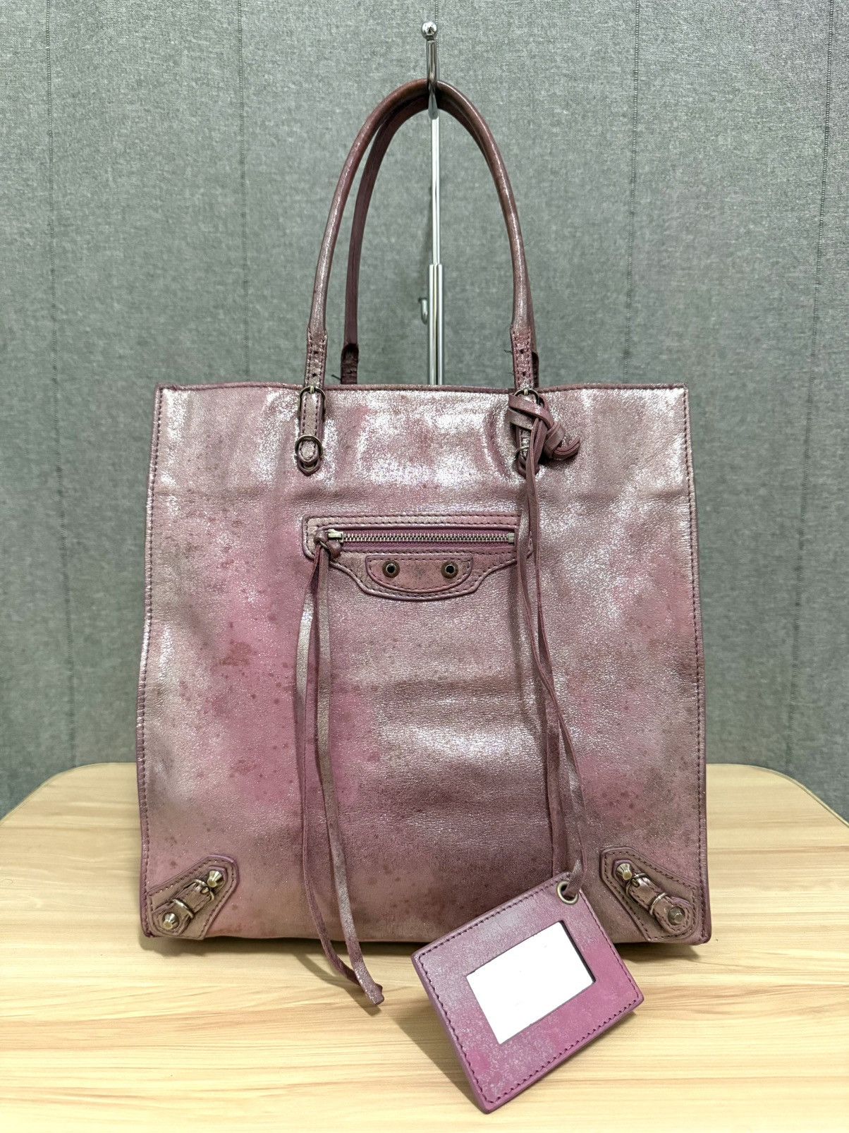 Balenciaga 2010 Balenciaga Metallic Leather Papier A5 Tote in pink Size ONE SIZE - 1 Thumbnail