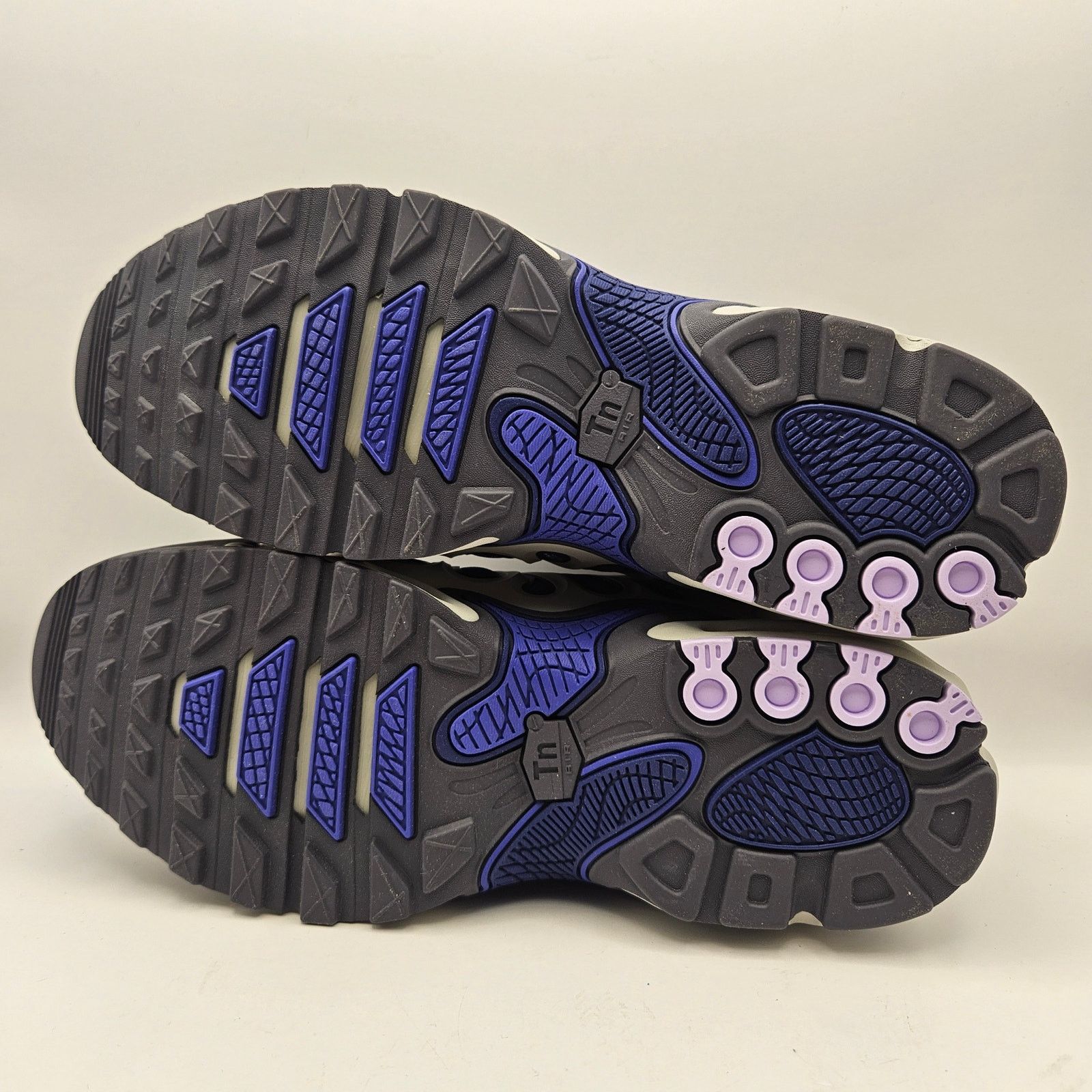 Nike NIKE MENS 8 AIR MAX PLUS DRIFT SHOES IRON ORE CONCORD Size US 8 / EU 41 - 7 Thumbnail