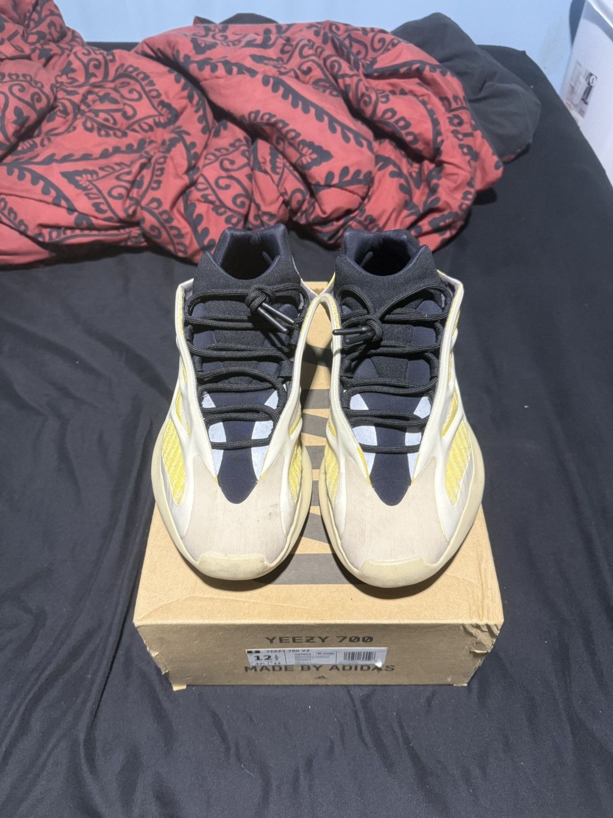 Yeezy yeezy 700 v3 safflower Size US 12.5 / EU 45-46 - 1 Thumbnail