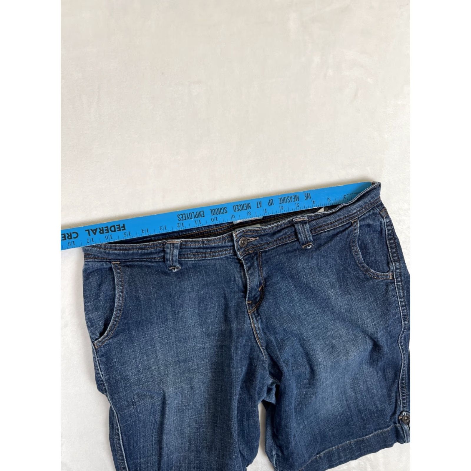Levi's Levi’s Bermuda Short Stretch Denim Women’s 16 Mid-Rise 5-Pocket Blue Summer Casual Regular Women’s Size 38" / US 16 / IT 52 - 5 Thumbnail