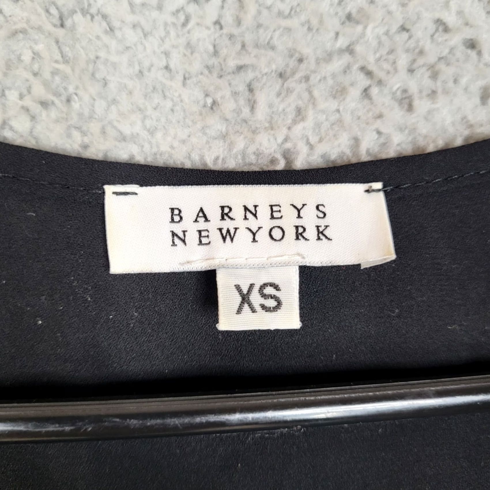 Vintage VINTAGE Barneys New York Women's Blouse Short Sleeve XS Gray Black Solid Top Adults XS Women's Barneys New York Gray Short Sleeve Blouse Size XS / US 0-2 / IT 36-38 - 6 Thumbnail
