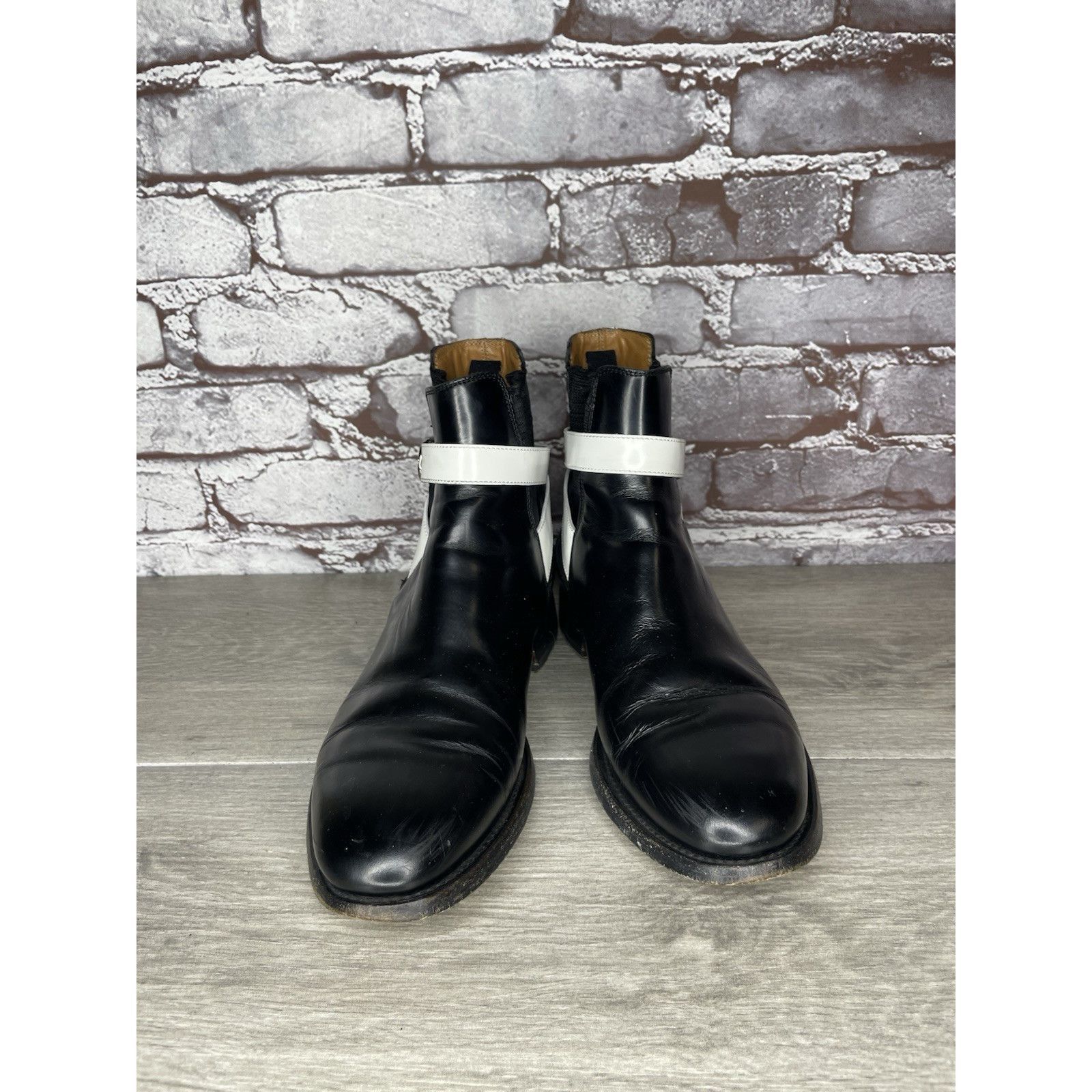 Balenciaga BALENCIAGA BLACK WHITE POLISH CALFSKIN CHELSEA BUCKLE ANKLE Size US 6.5 / IT 36.5 - 16 Thumbnail