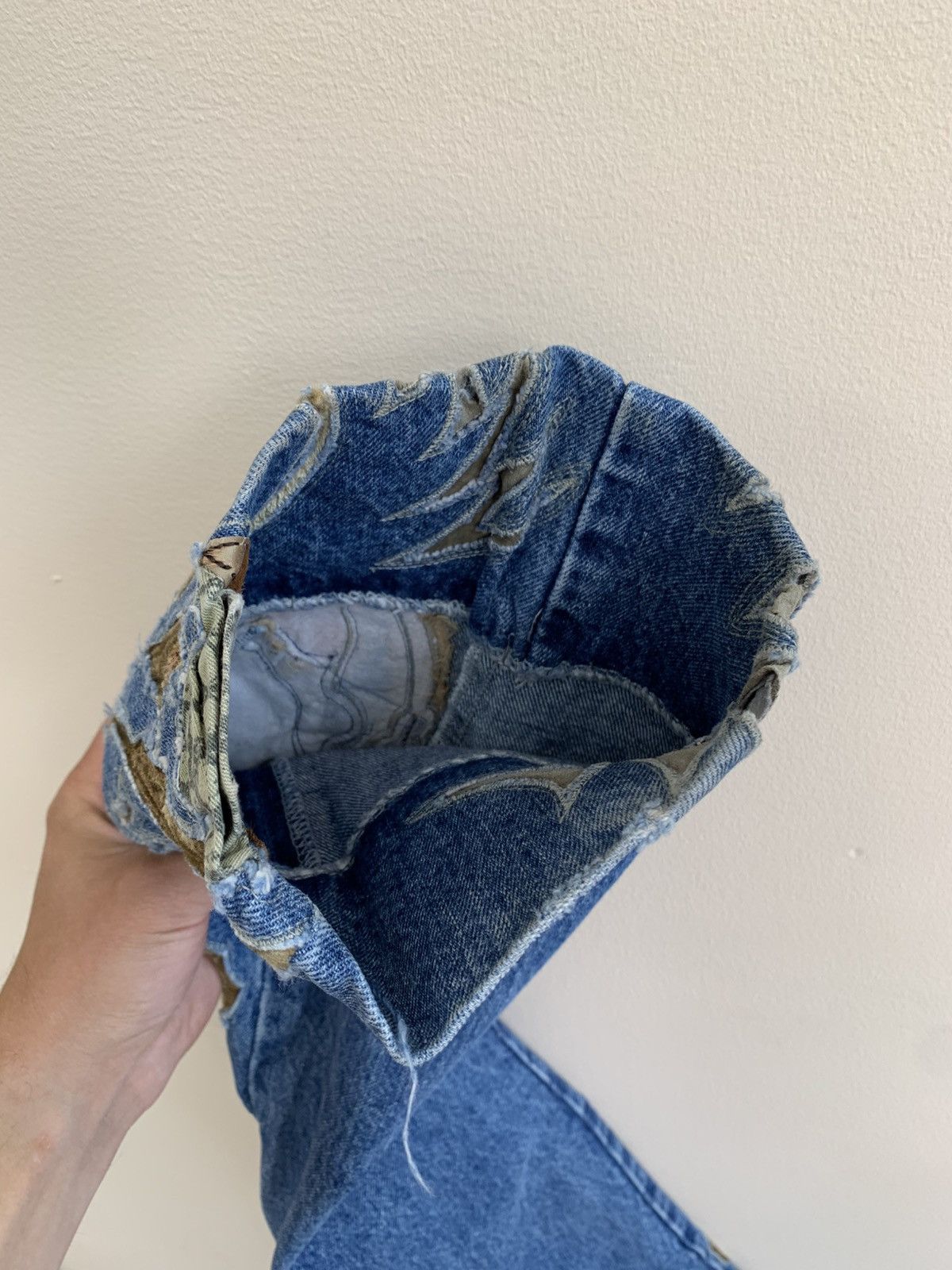 Roberto Cavalli Vintage Roberto Cavalli Blue Embroidered Flowers Denim Jeans Size US 32 / EU 48 - 19 Thumbnail