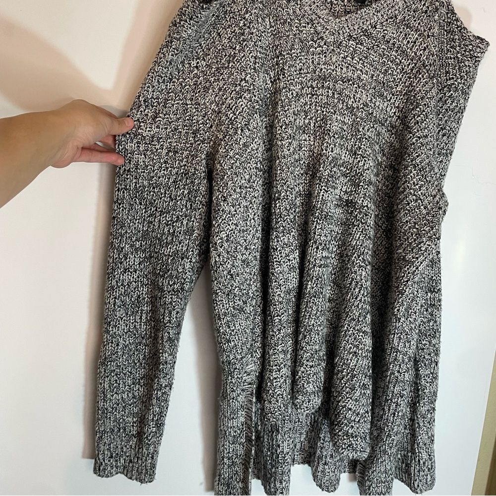 Other Torrid Knit Cold Shoulder Sweater Tunic Size 2/ 2X Size XXL / US 16-18 / IT 52-54 - 6 Thumbnail