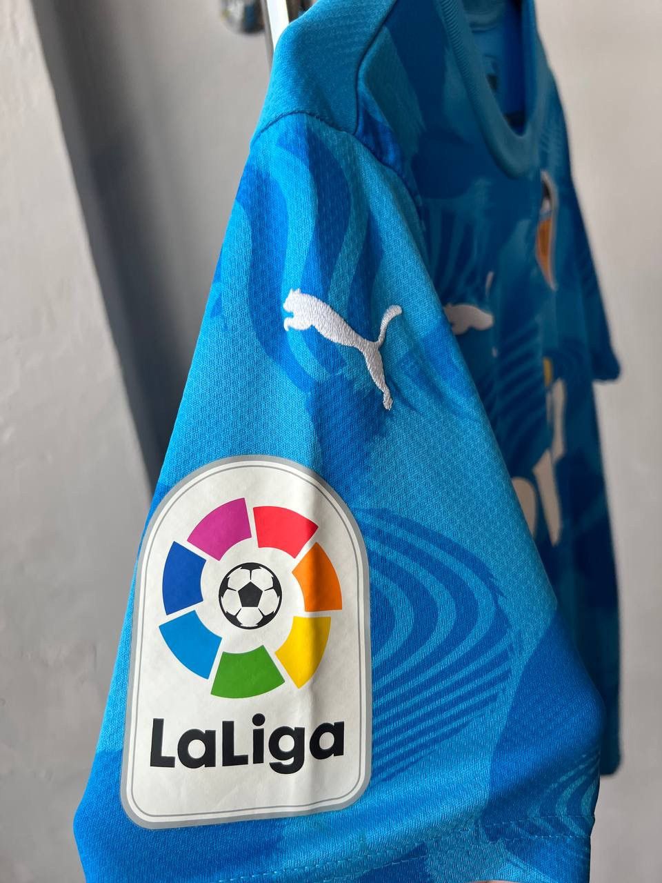 Puma 2019/20 VALENCIA CF THIRD SOCCER JERSEY FOOTBALL SHIRT SZ M Size US M / EU 48-50 / 2 - 6 Thumbnail