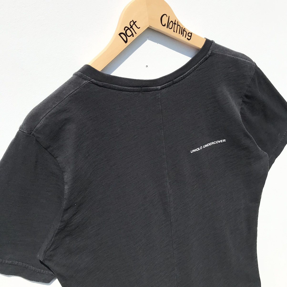 Undercover × Uniqlo Undercover X Uniqlo Snow White Tee Undercover SunFaded Size US M / EU 48-50 / 2 - 9 Thumbnail