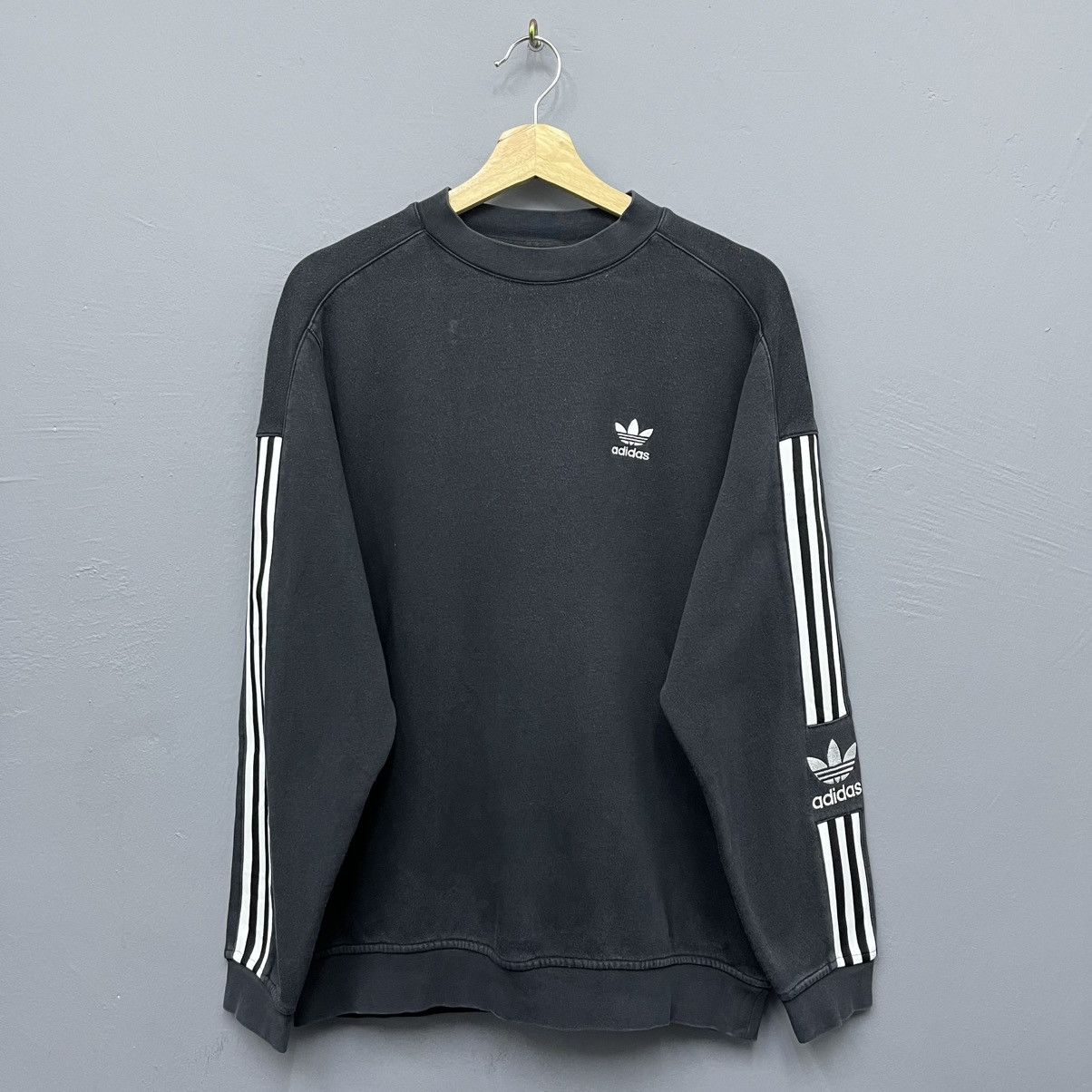 Adidas Adidas Trefoil Embroidery Logo Crewneck Sweatshirt Size US L / EU 52-54 / 3 - 1 Thumbnail