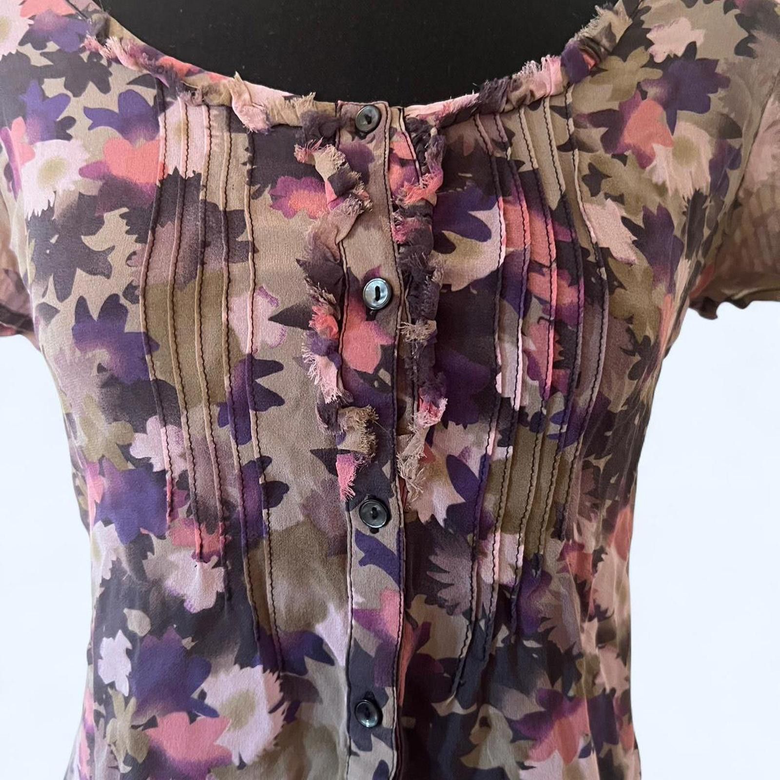 Urban Outfitters Kimchi Blue Urban Outfitters floral top Size S / US 4 / IT 40 - 2 Thumbnail
