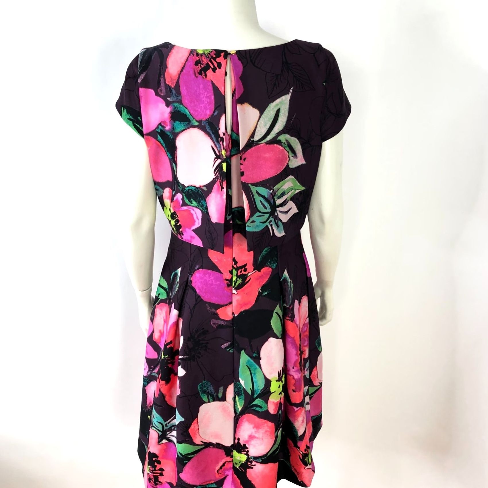 Vince Camuto Vince Camuto Dress Floral All Over Print Purple Knee Length A-Line 10 Tiered Short Sleeve Pullover Round Neck Women’s Size L / US 10 / IT 46 - 5 Thumbnail