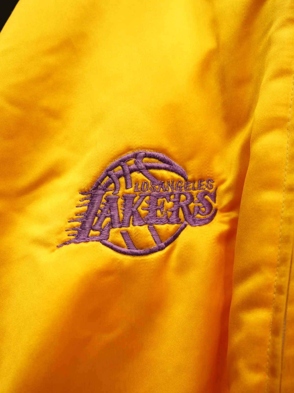 Vintage Vintage 80s Bootleg NBA LA Lakers Satin Jacket Size US L / EU 52-54 / 3 - 3 Thumbnail