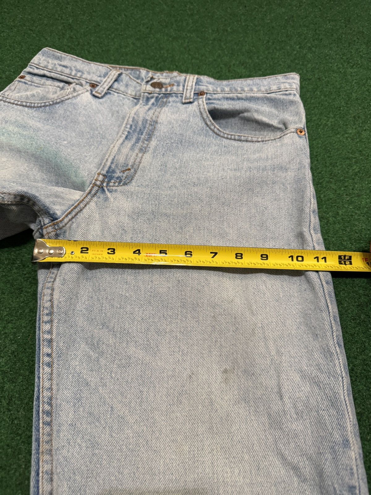 Levi's Vintage Clothing 90s Levi’s 550 Relaxed Distressed Light Wash 31x30 Jeans Size US 31 - 10 Thumbnail