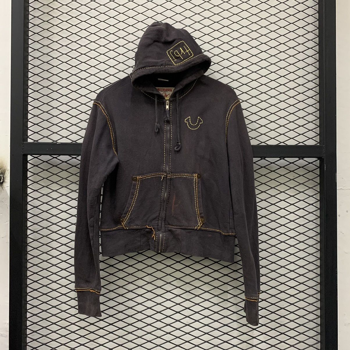 True Religion True Religion Faded Zip-Hoodie Sweatshirt crop Logo Vintage Size US S / EU 44-46 / 1 - 1 Thumbnail