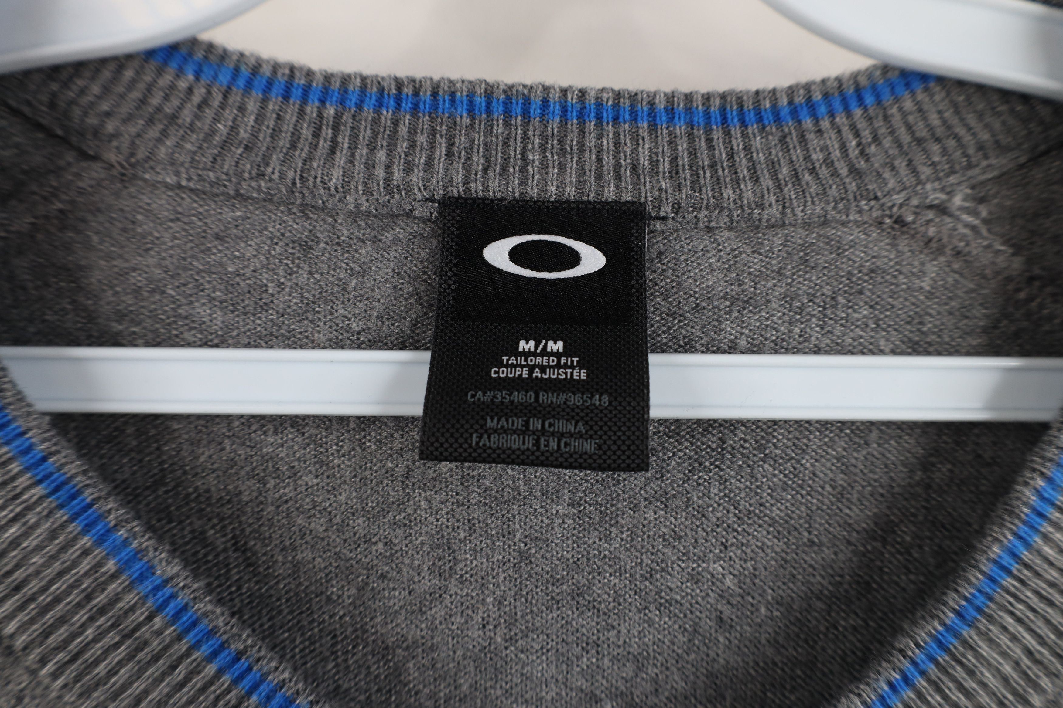 Oakley × Vintage Vintage Oakley Fit O Logo Lightweight Knit V-Neck Sweater Size US M / EU 48-50 / 2 - 6 Thumbnail