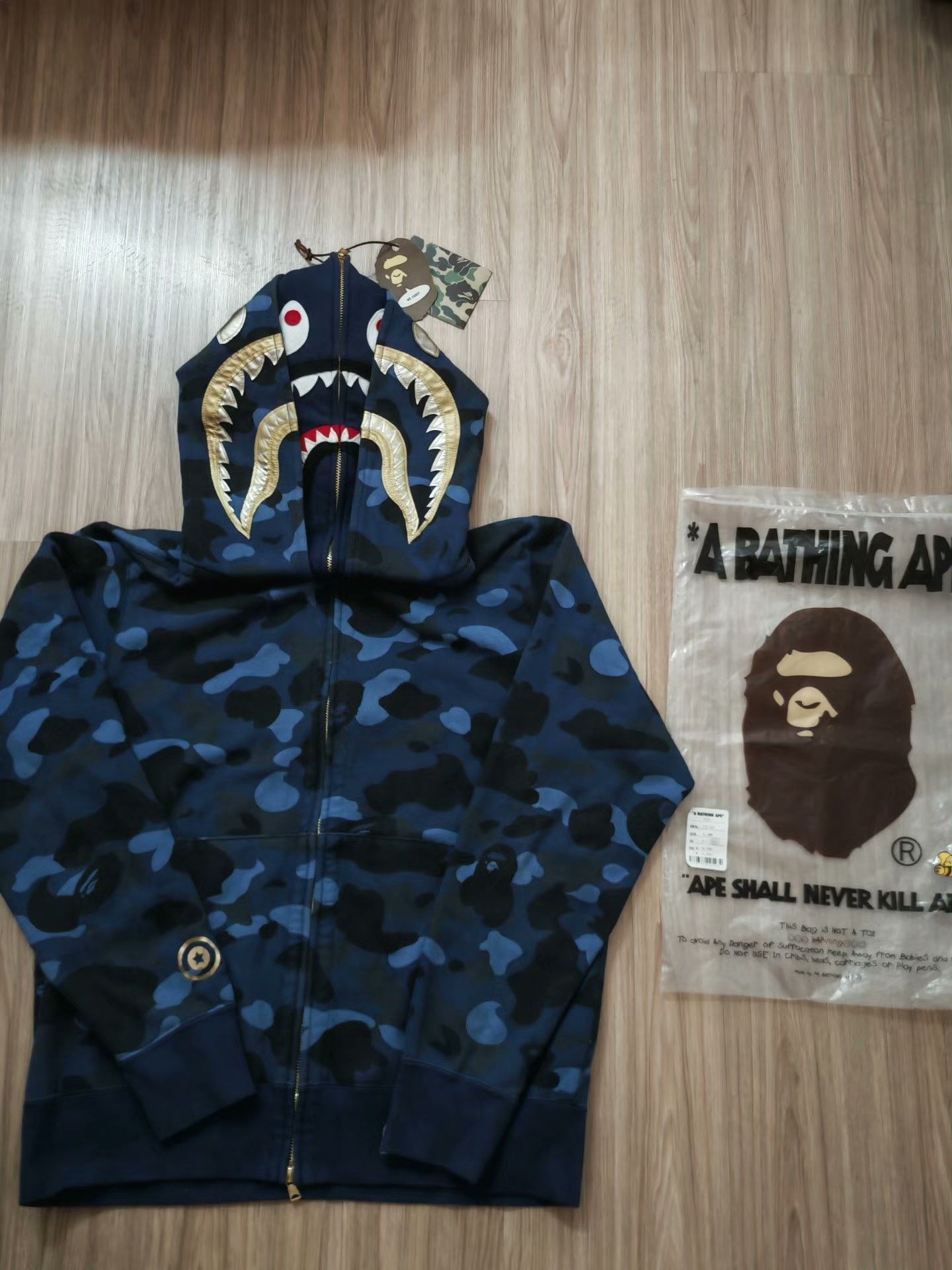 Bape Bape Shark Gold Hoodie M Men Size US M / EU 48-50 / 2 - 1 Thumbnail
