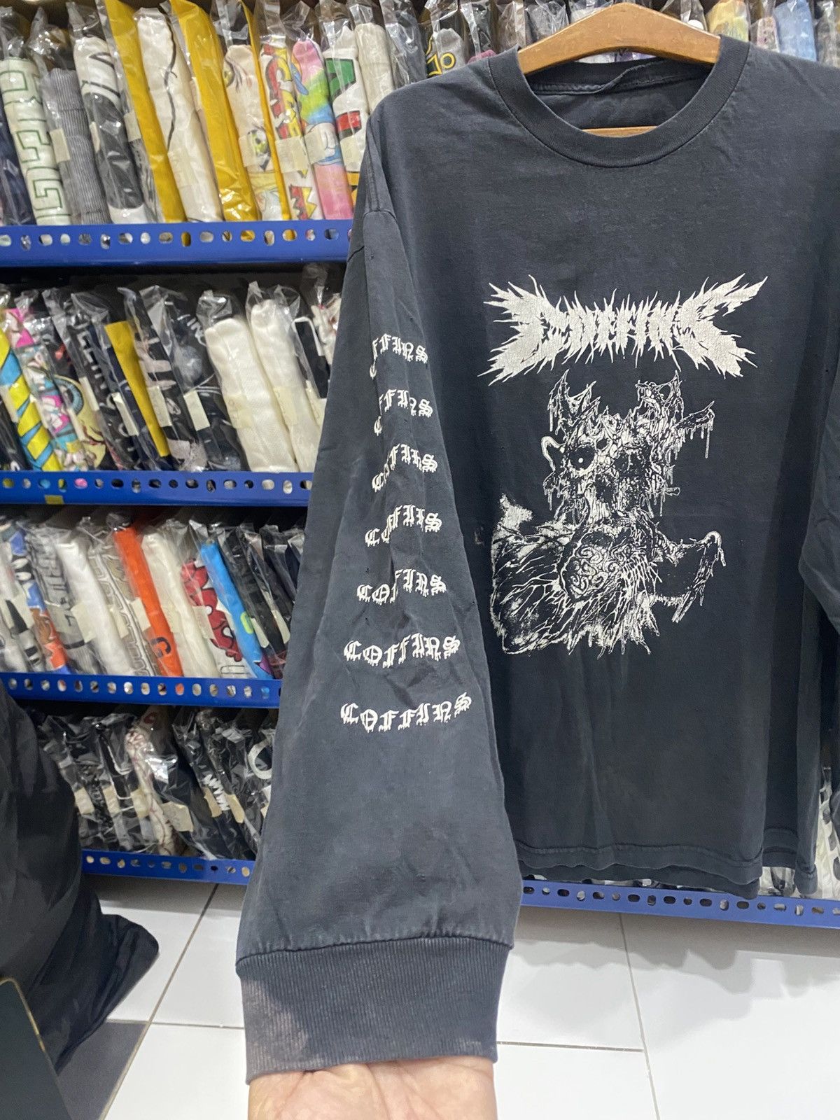Band Tees DISTRESSED COFFFINS METAL BAND TEES Size US XL / EU 56 / 4 - 4 Thumbnail