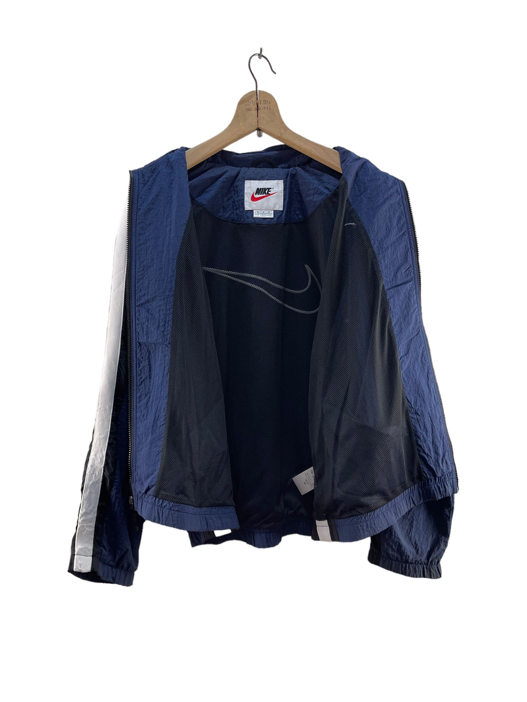Nike Vintage Nike Swoosh Windbreaker Jacket Size US L / EU 52-54 / 3 - 3 Thumbnail