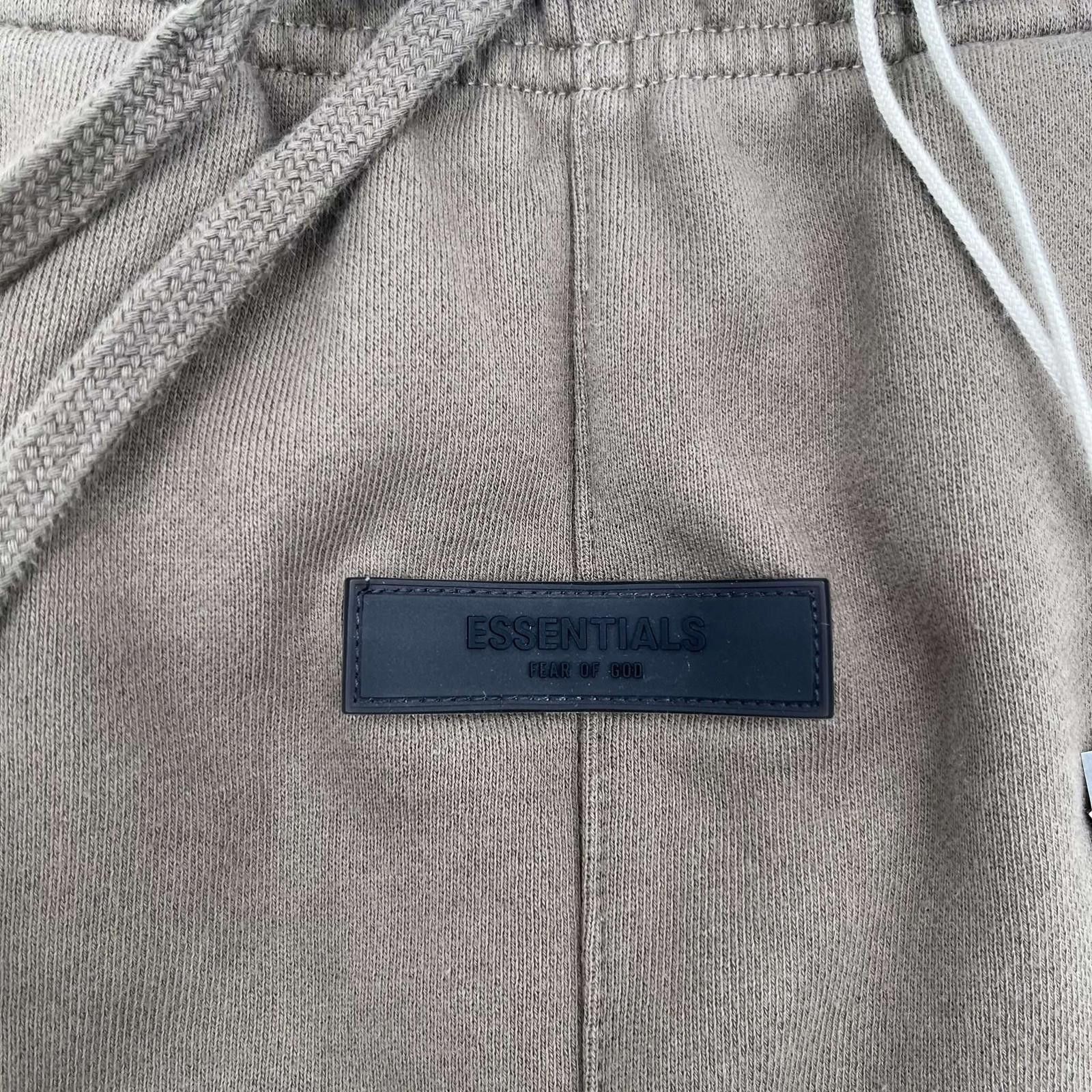 Fear of God Fear Of God Essentials Sweatpants Olive M Used Size US 32 / EU 48 - 5 Thumbnail