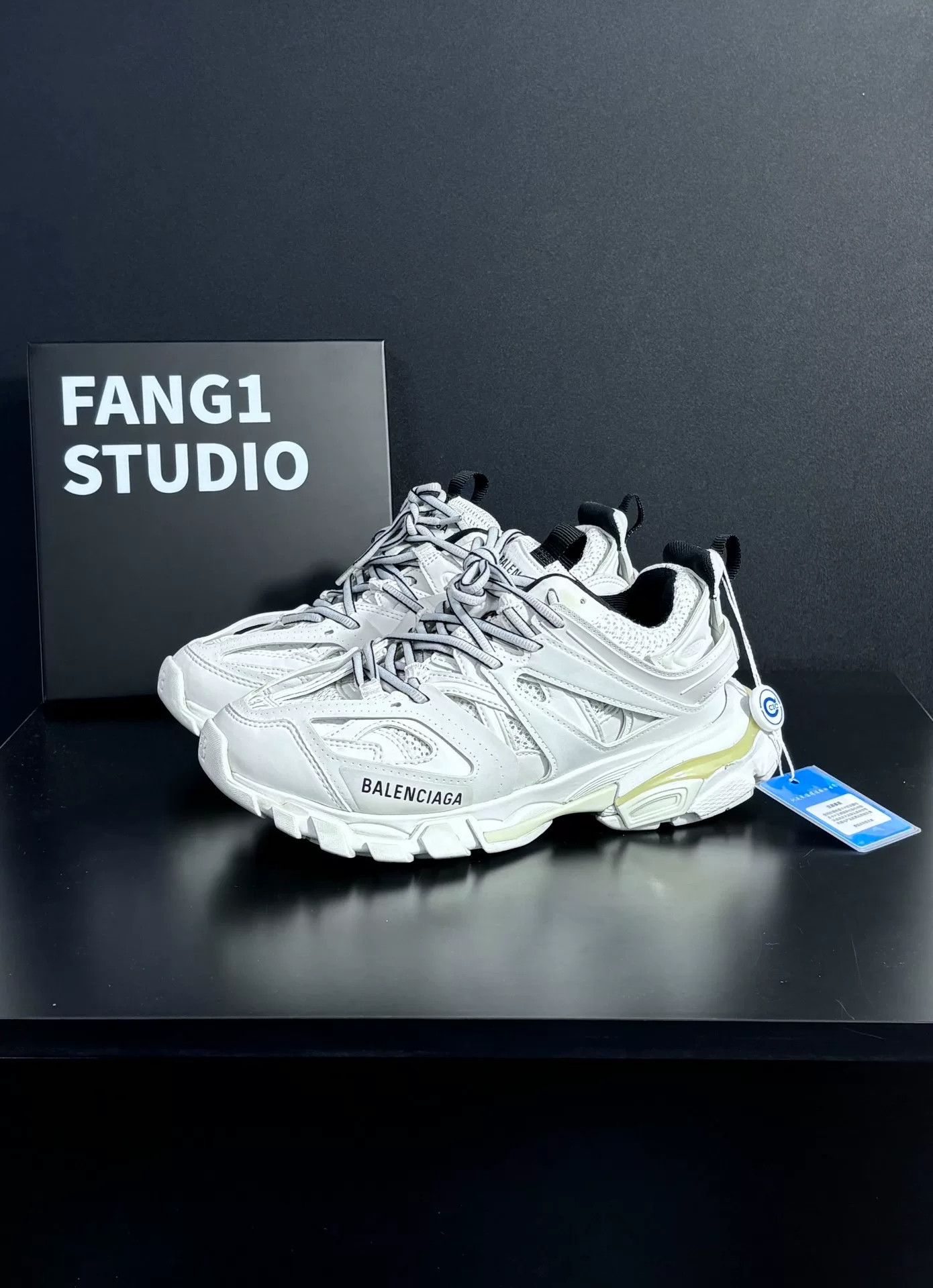 Balenciaga Balenciaga White Lowtop Sneakers us_6-5 Women Size US 6.5 / IT 36.5 - 1 Thumbnail