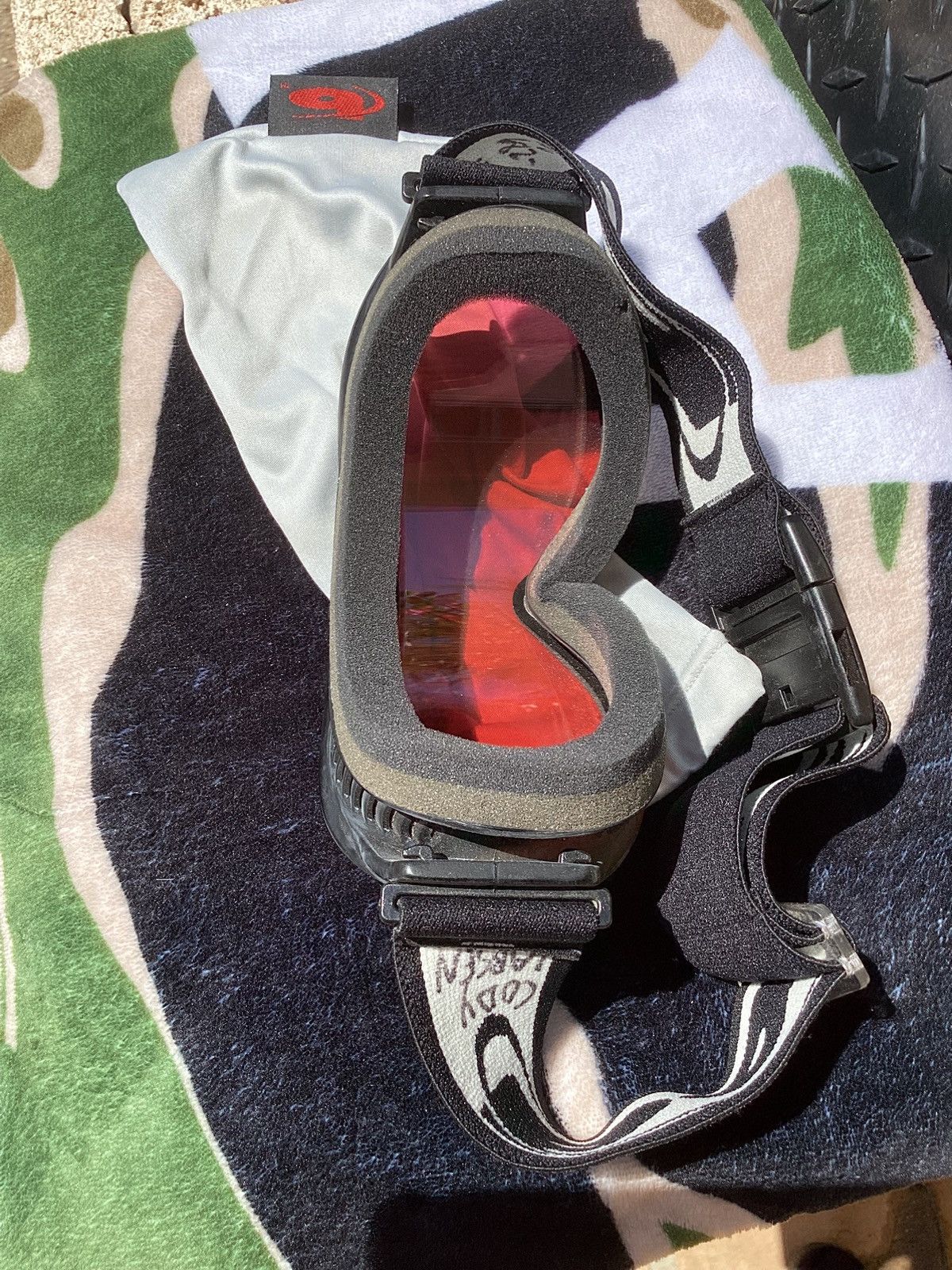 Bolle Vintage 90s Bolle red tinted snow/dirt riding goggles Size ONE SIZE - 5 Thumbnail