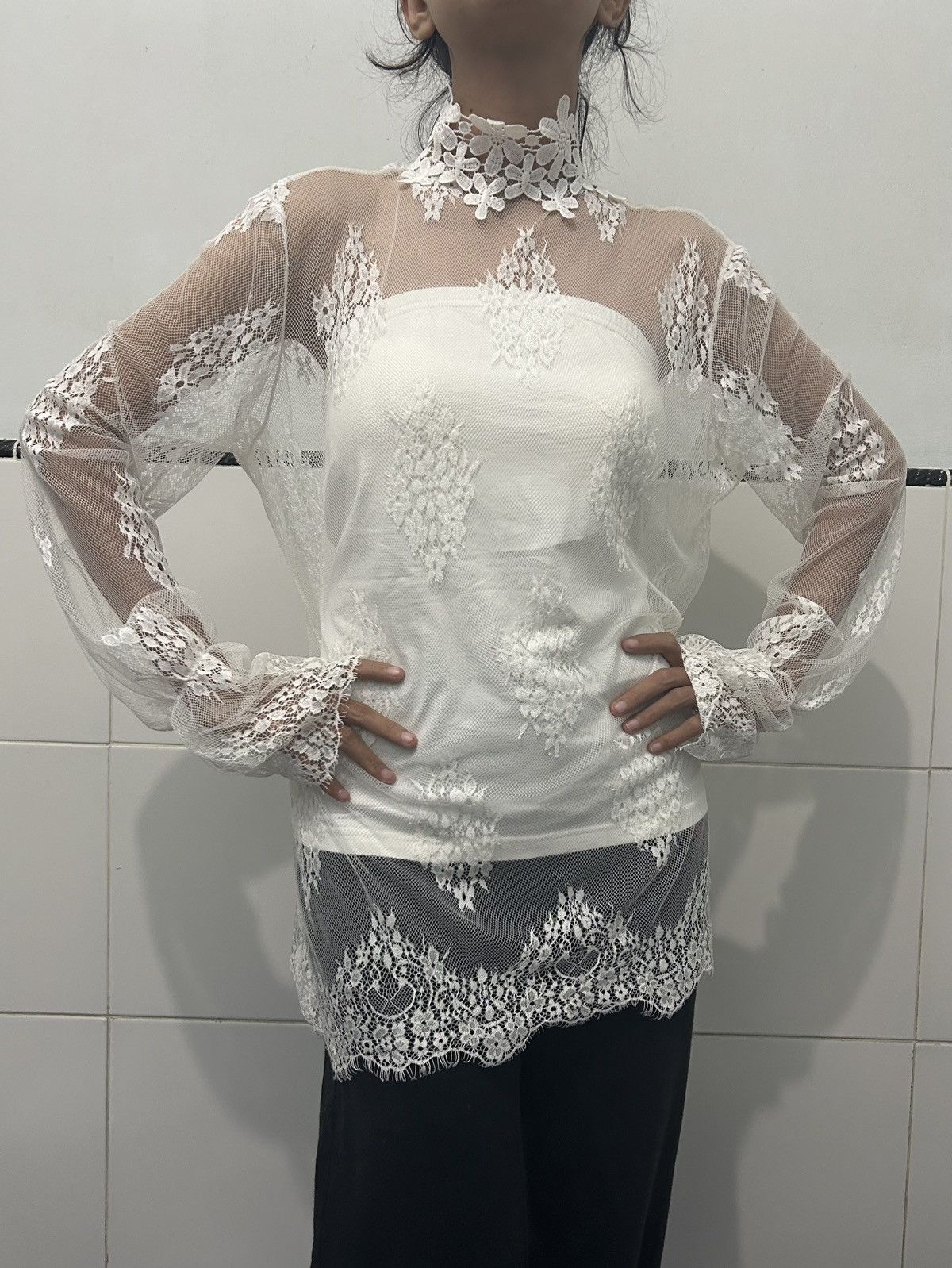 Other Avant-Garde Lace Tutrleneck Top Size M / US 6-8 / IT 42-44 - 1 Thumbnail