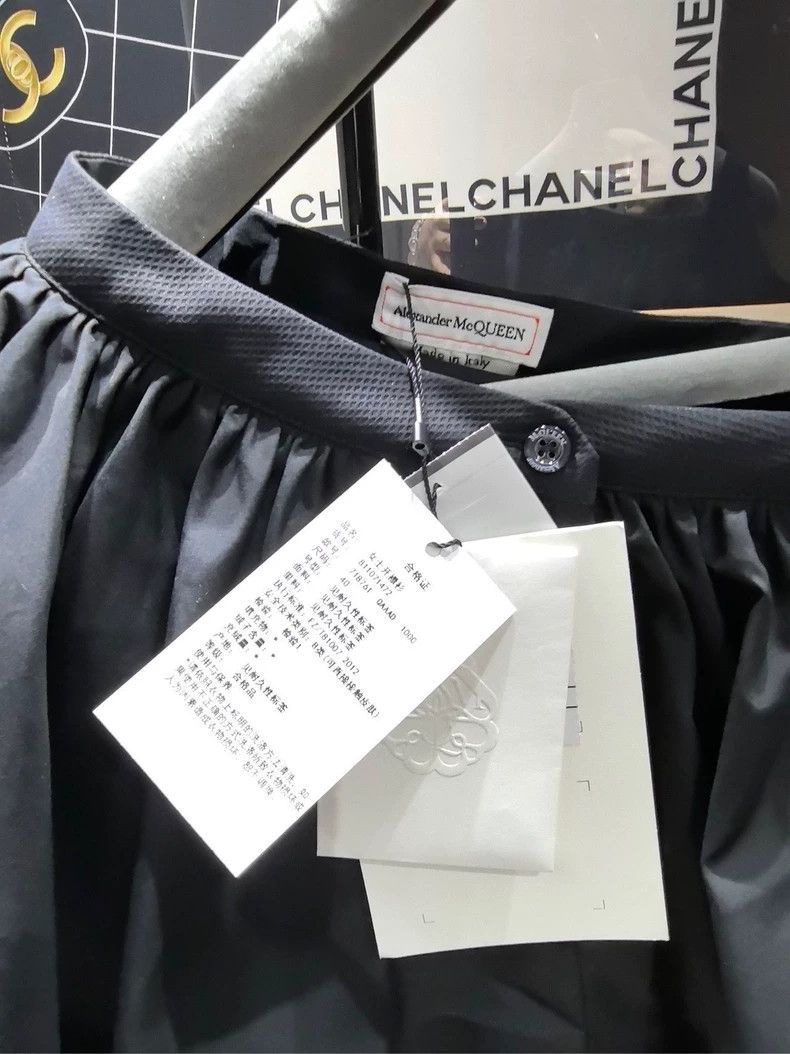 Alexander McQueen Alexander McQUEEN size 40 Black shirt with ruffled edge an Size M / US 6-8 / IT 42-44 - 6 Thumbnail