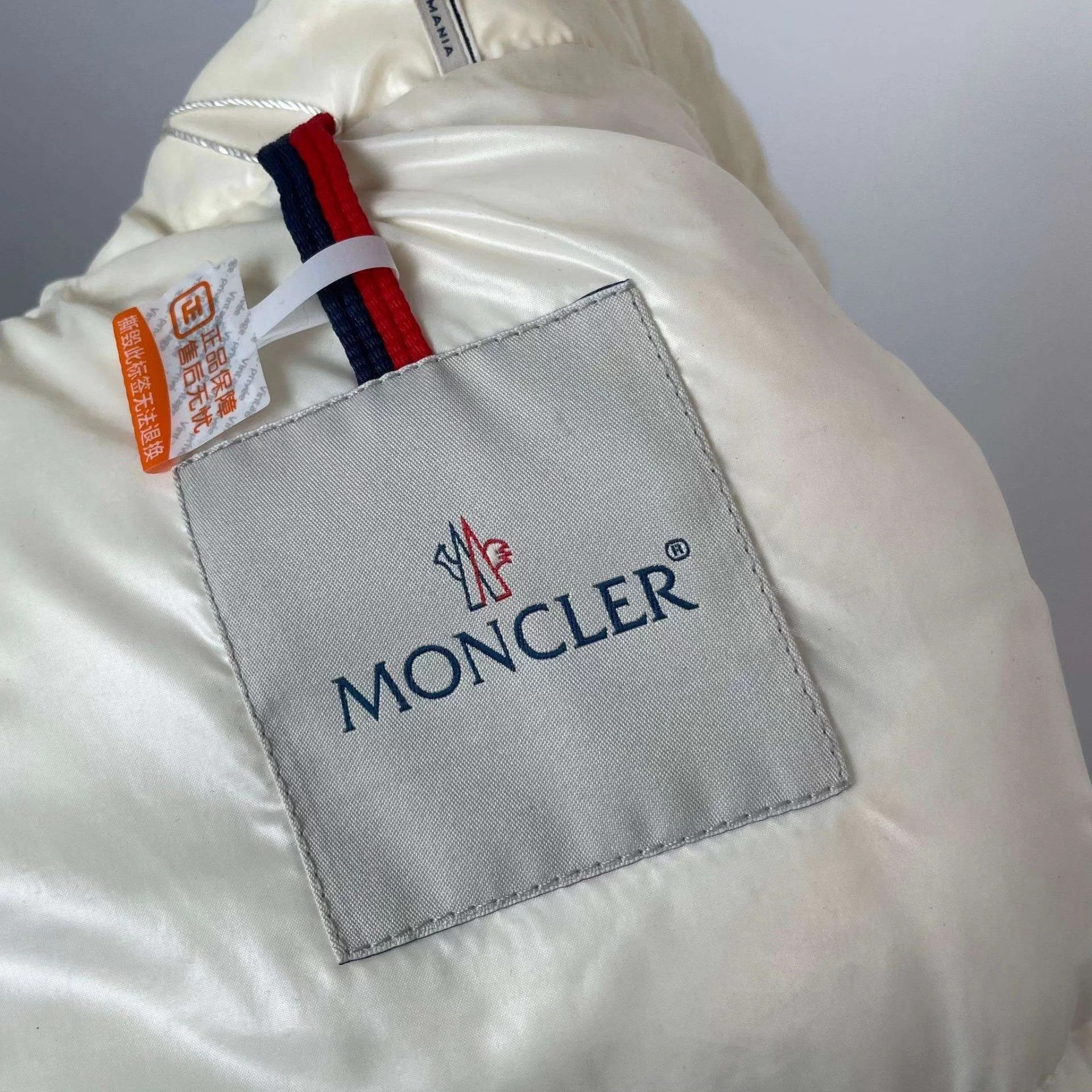 Moncler Moncler men down vest size 00 white Size US XXS / EU 40 - 9 Thumbnail