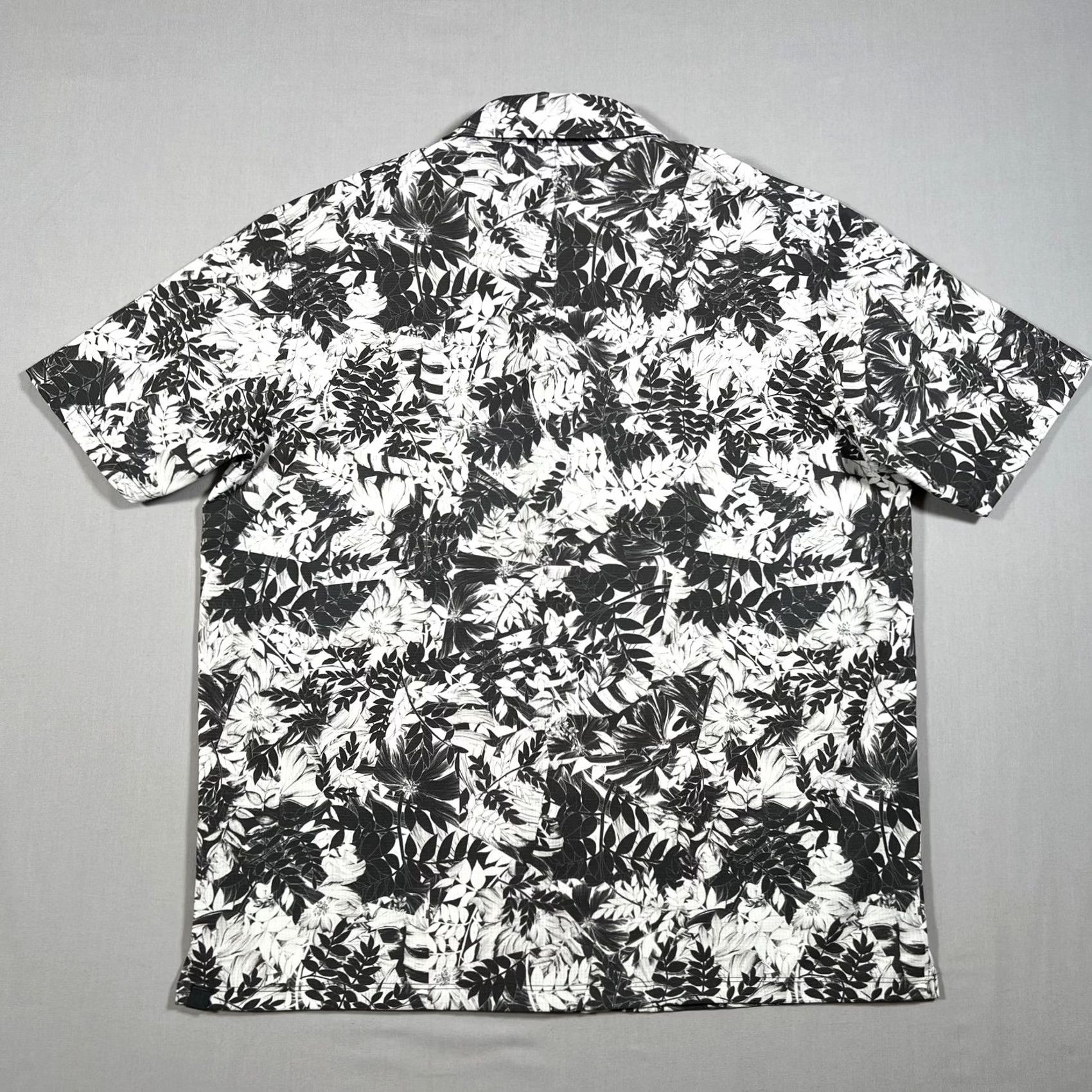 Lululemon Lululemon Men's M Black White Floral Leaf Print Casual Button Up Camp Shirt Size US M / EU 48-50 / 2 - 2 Thumbnail