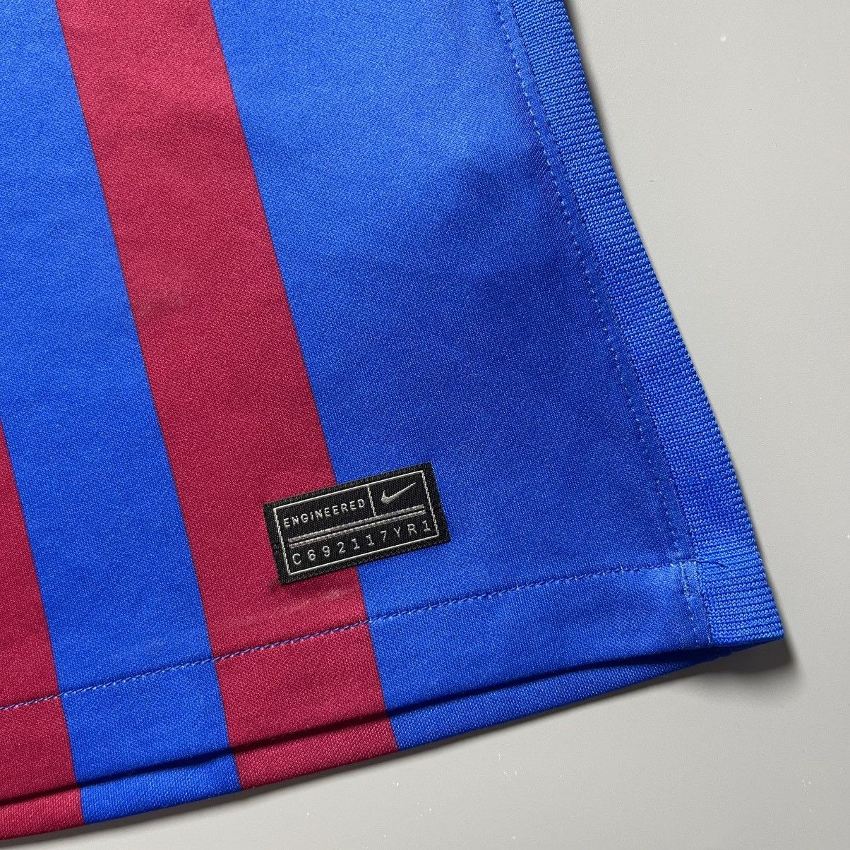 Nike BARCELONA NIKE 2021/2022 FOOTBALL HOME JERSEY #19 AGUERO Size US M / EU 48-50 / 2 - 6 Thumbnail