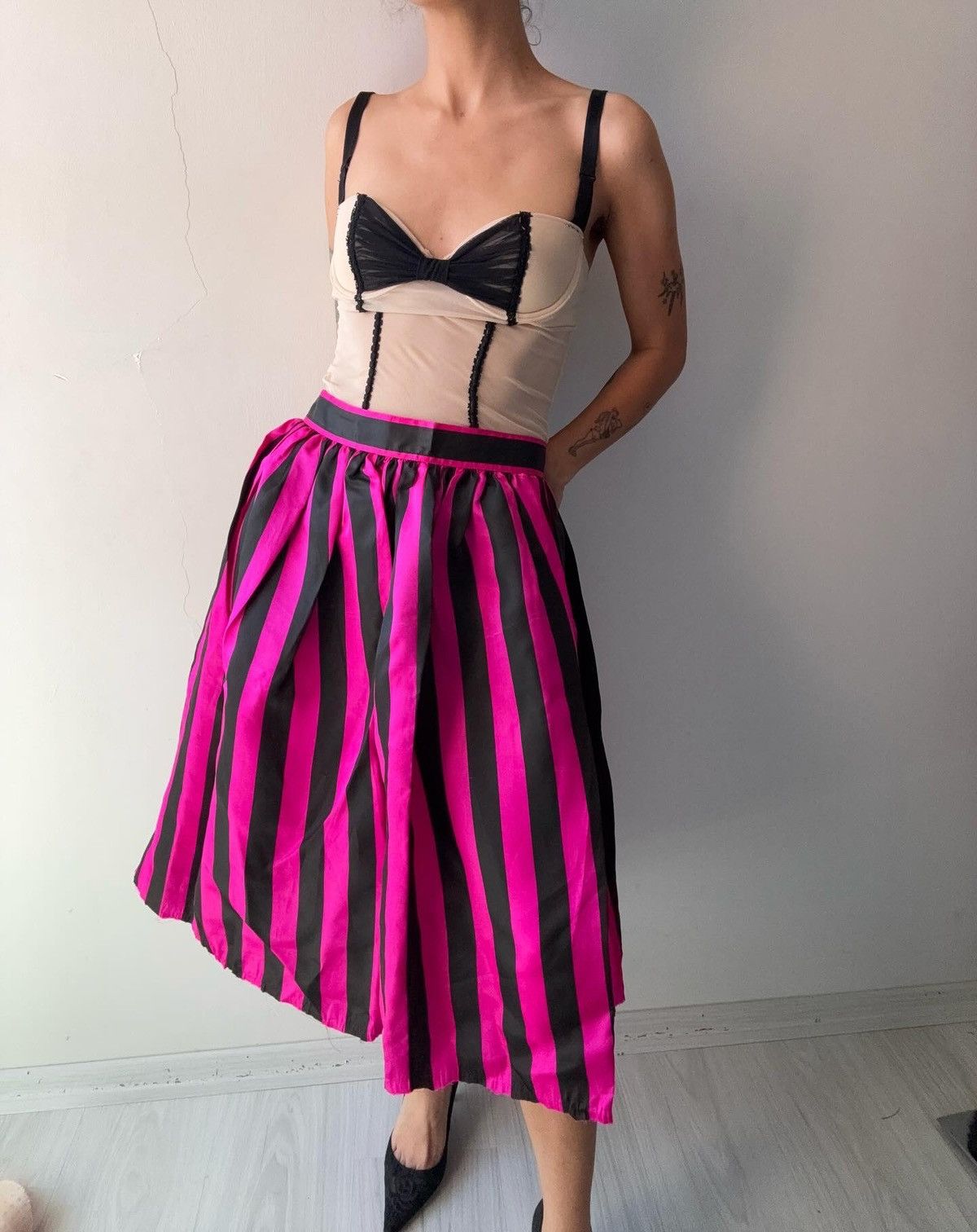 Vintage Angelo Tarlazzi silk skirt Size 25" / US 0 / IT 36 - 1 Thumbnail
