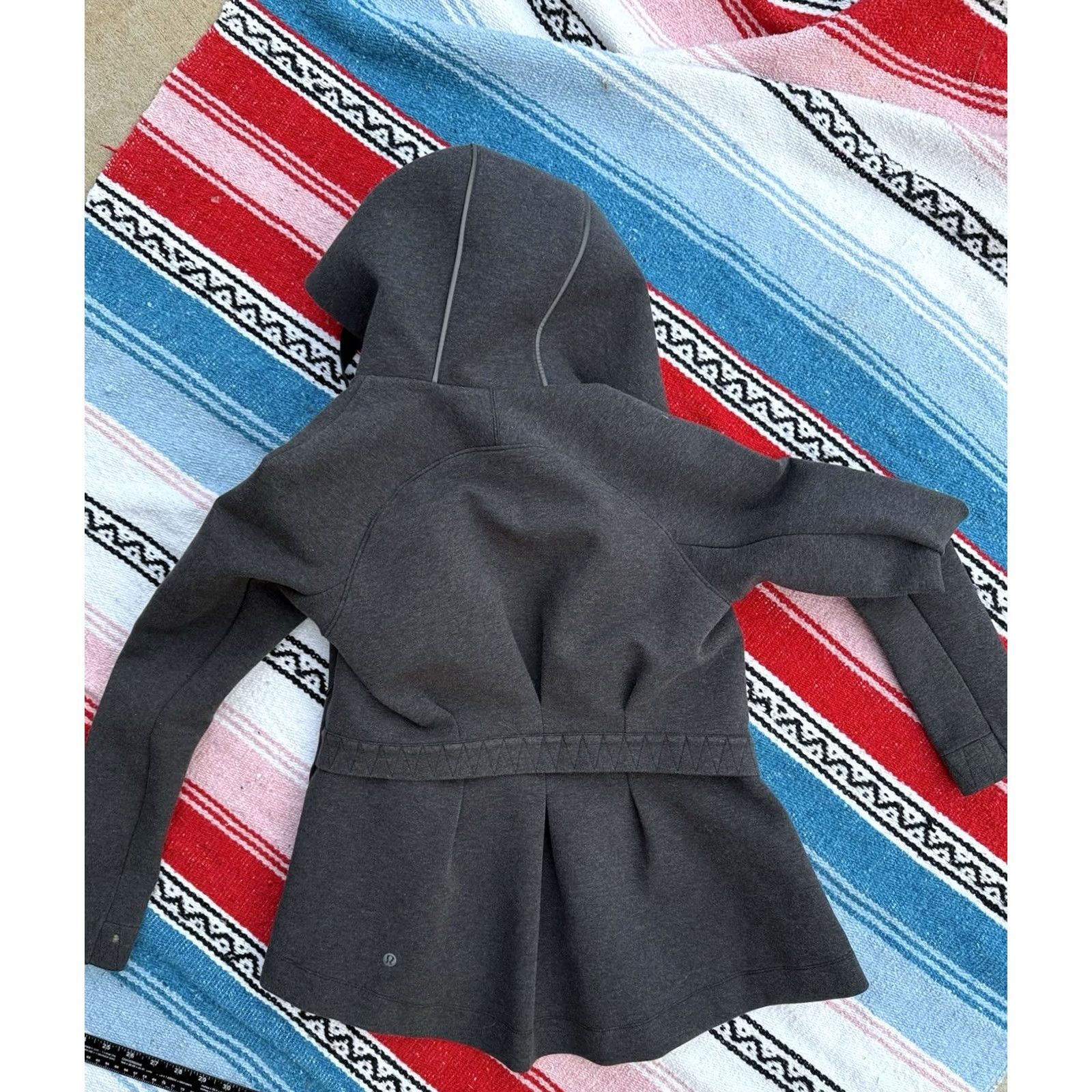 Lululemon Lululemon Hooded Zip Jacket Gray Women's Activewear Athletic Fit Size S Short Length Size S / US 4 / IT 40 - 6 Thumbnail