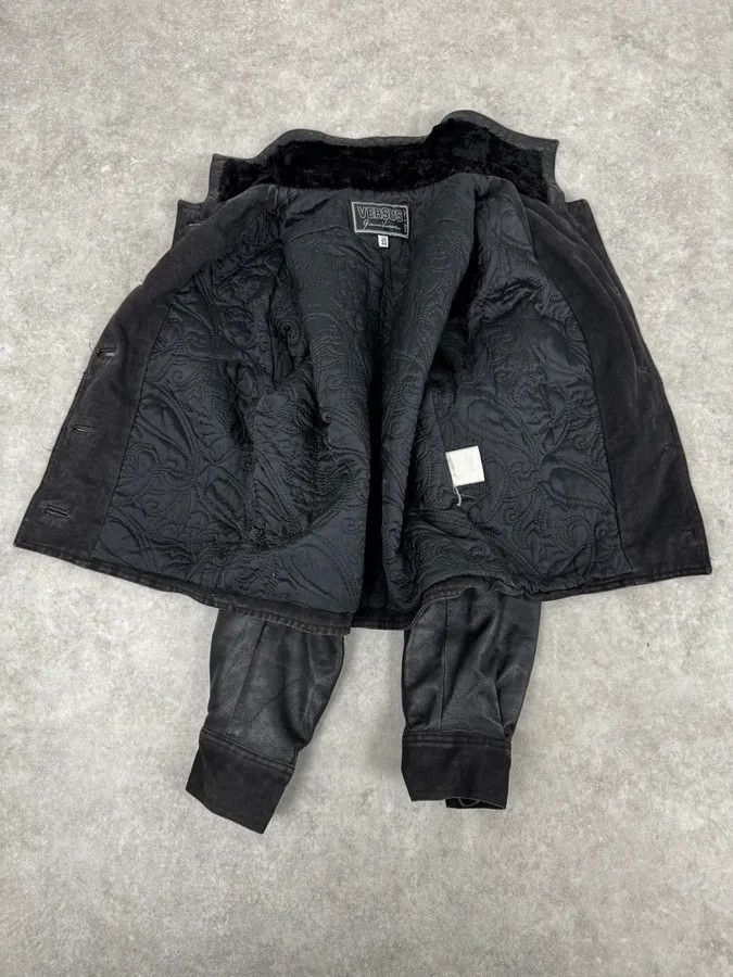 Versace 2000s Versace Buttoned Hybrid Denim & Leather Jacket Size S / US 4 / IT 40 - 7 Thumbnail