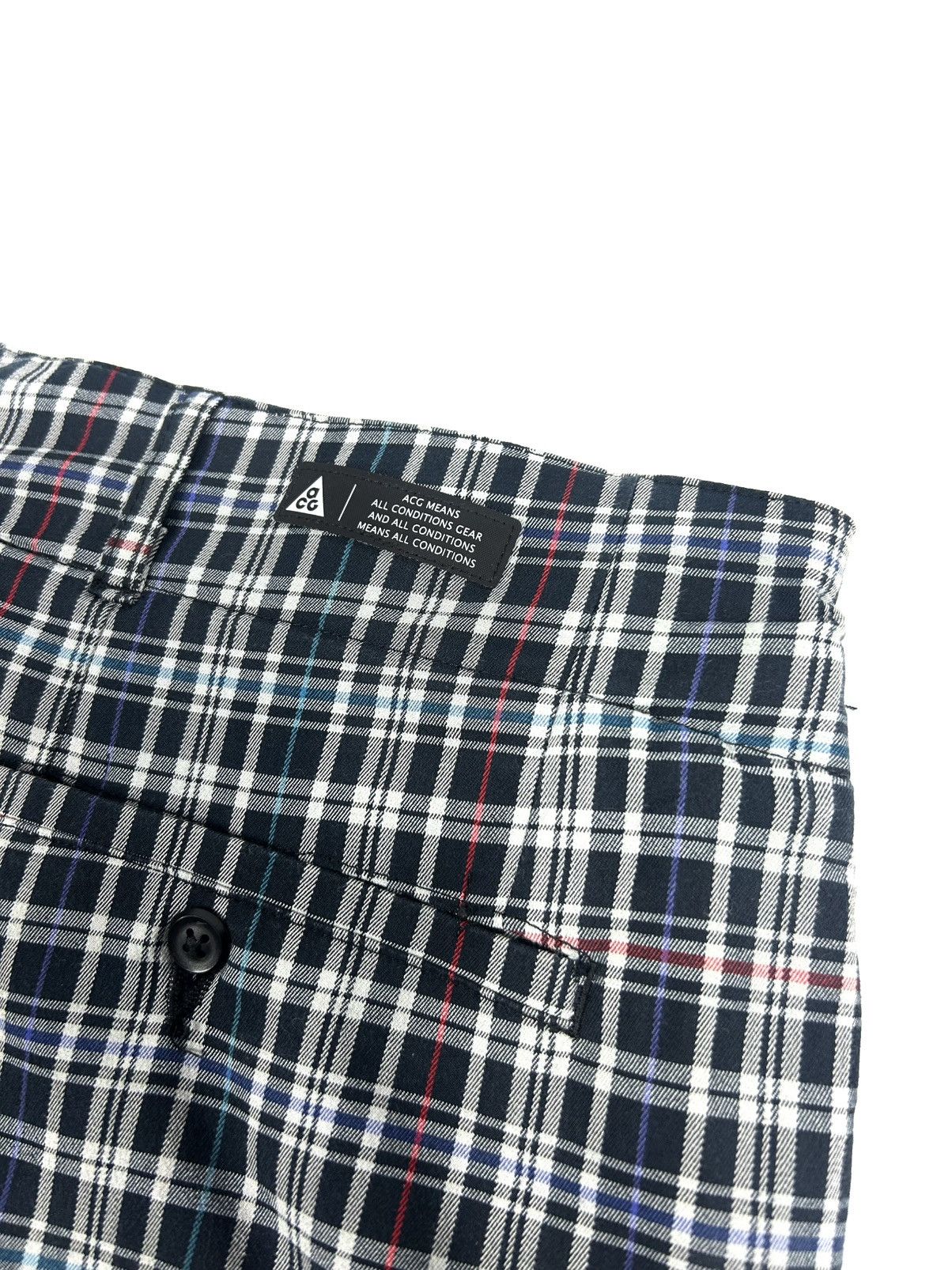 Nike ACG Vintage Nike ACG Plaid Cargo Shorts Size M Outdoor Y2k Size US 32 / EU 48 - 8 Thumbnail