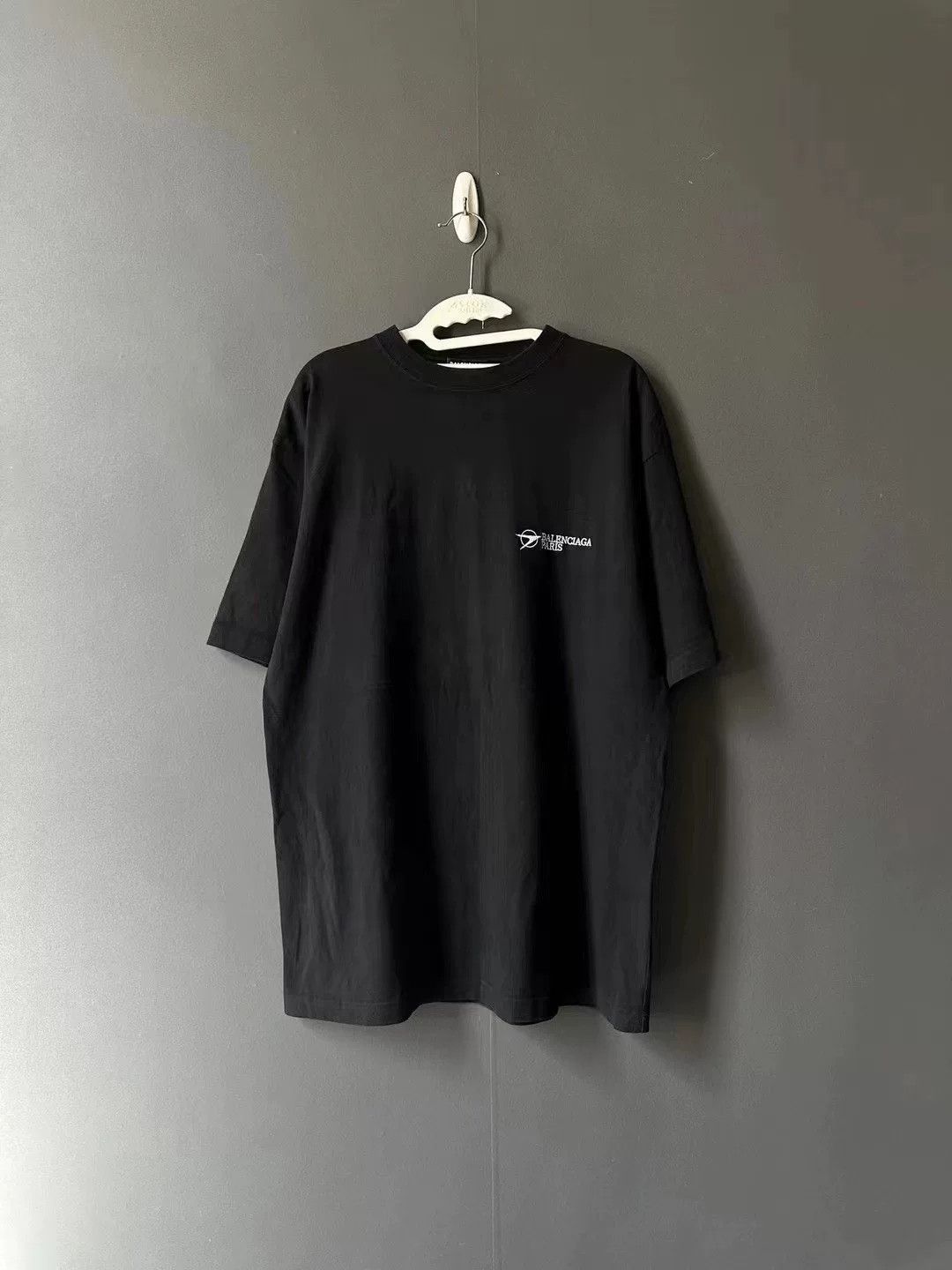 Balenciaga Balenciaga Arrow Embroidery Black Short-Sleeve T-shirt Size US M / EU 48-50 / 2 - 1 Thumbnail