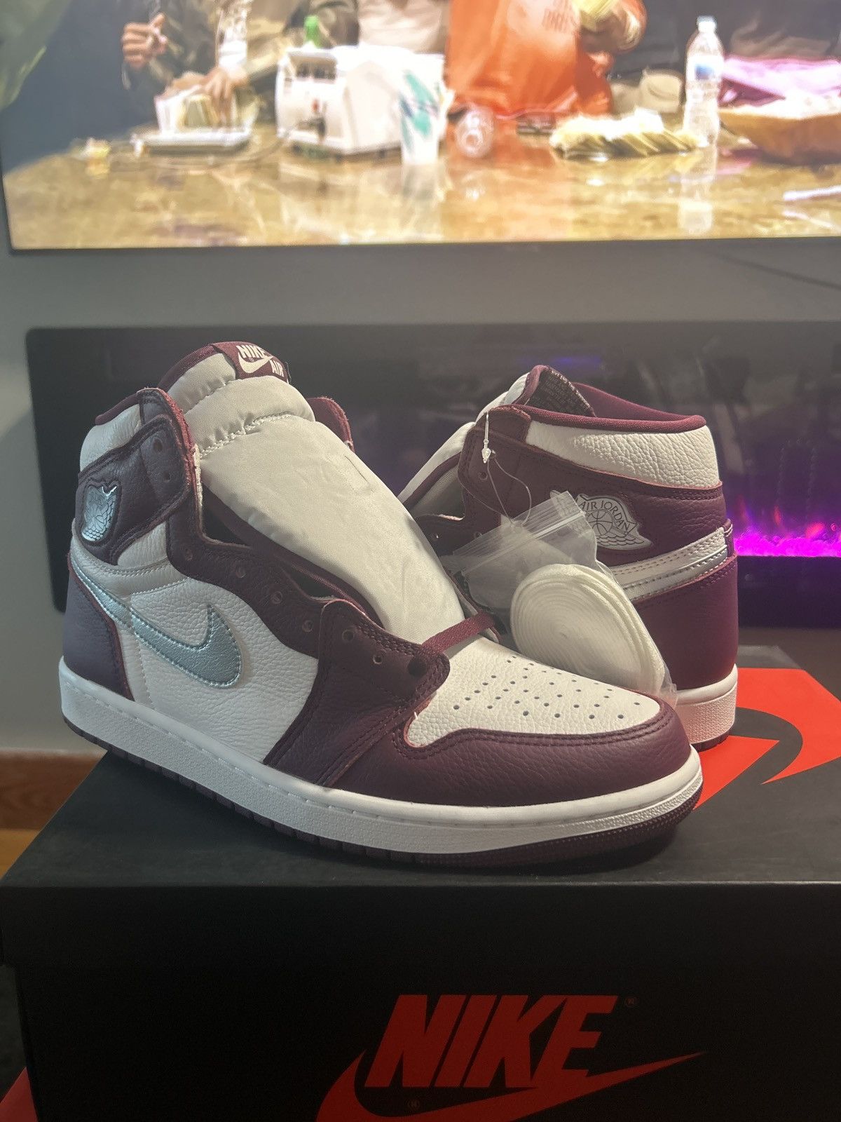 Jordan Brand Jordan 1 Bordeaux Size US 10 / EU 43 - 1 Thumbnail