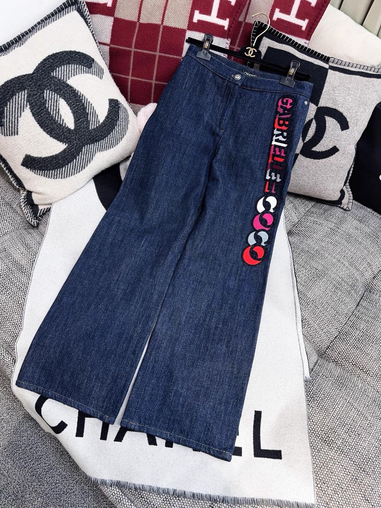 Chanel Chanel 18 Colorful Emb Logo Graffiti Straight 36 Size 26" / US 2 / IT 38 - 2 Thumbnail