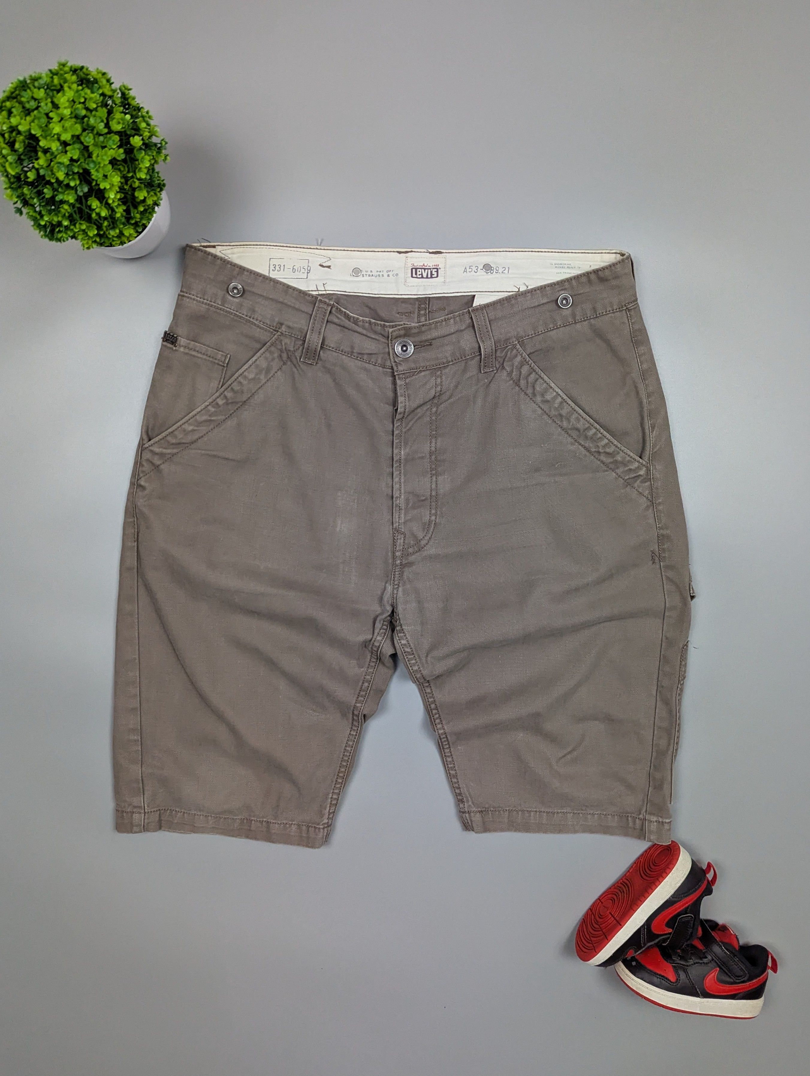 Levi's × Vintage LEVIS Vintage Men's Shabby Gray Cargo Shorts Bermuda W34 Size US 34 / EU 50 - 8 Thumbnail