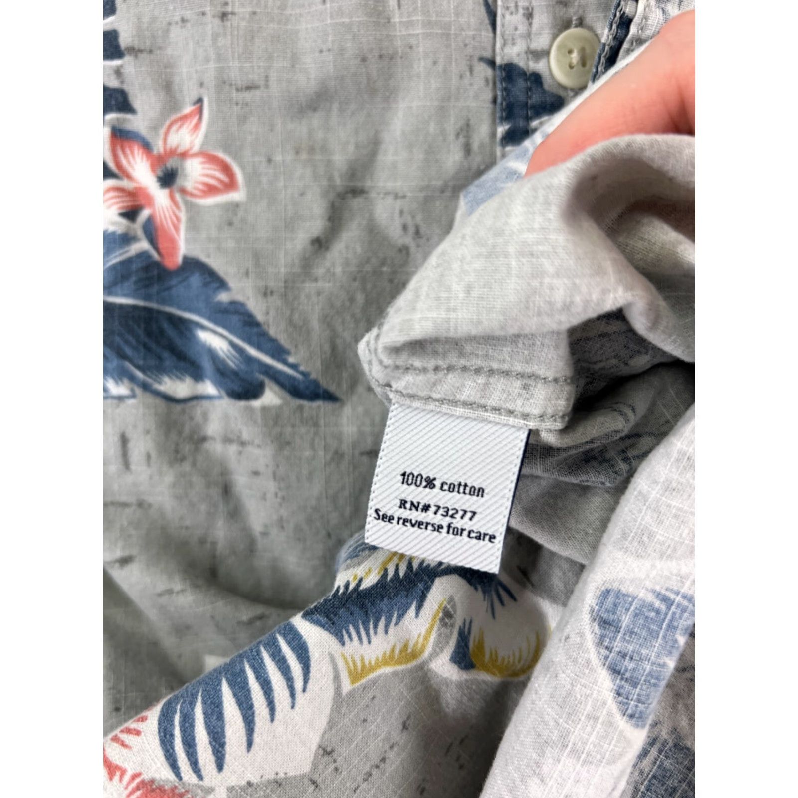 Croft & Barrow Croft & Barrow Shirt Mens M Gray Floral Hawaiian 100% Cotton Button-Up Resort Luau Aloha Casual Shirts Mens Modern Comfort Size US M / EU 48-50 / 2 - 4 Thumbnail