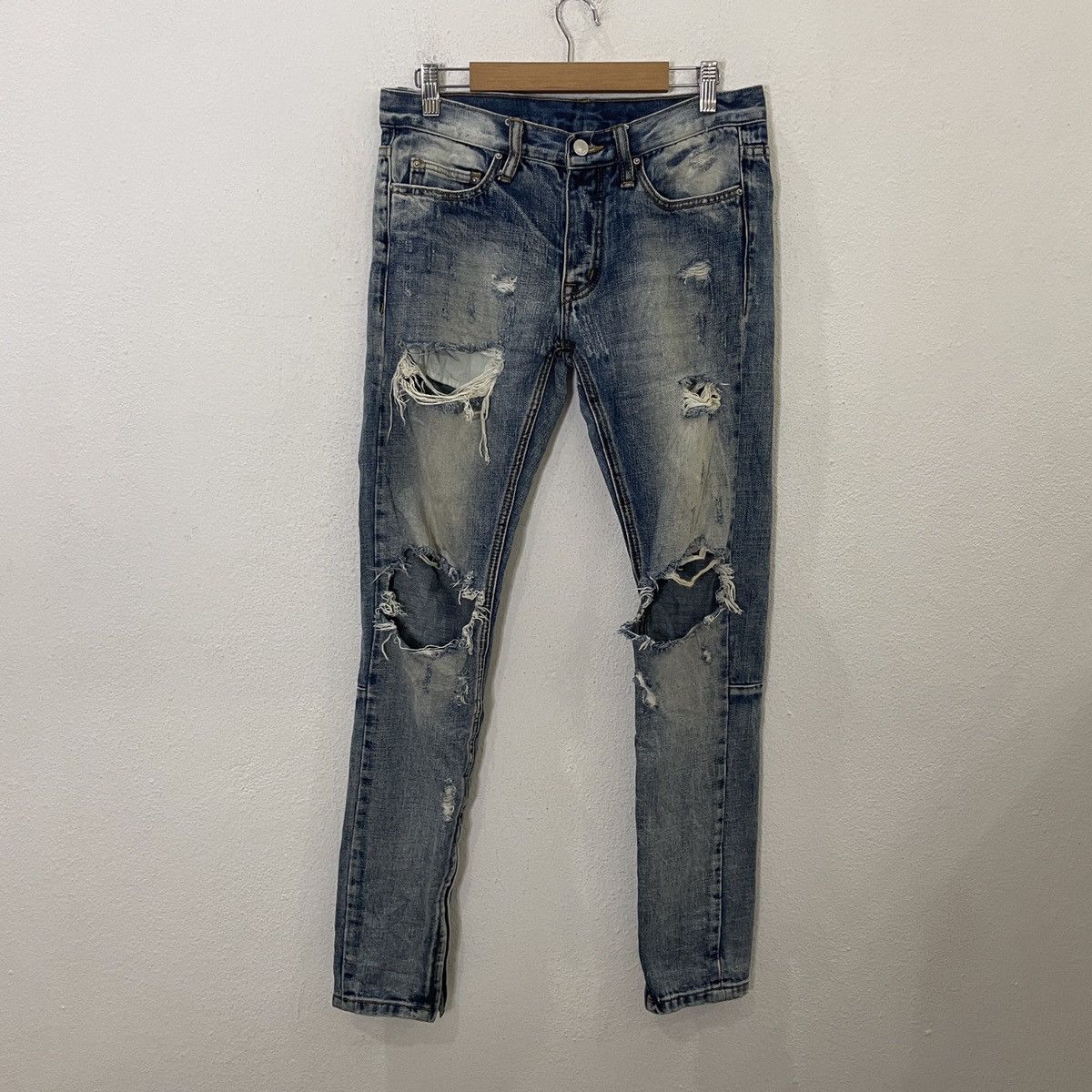 Japanese Brand Vintage Mnmi Distressed Denim Jeans Size 30" / US 8 / IT 44 - 1 Thumbnail