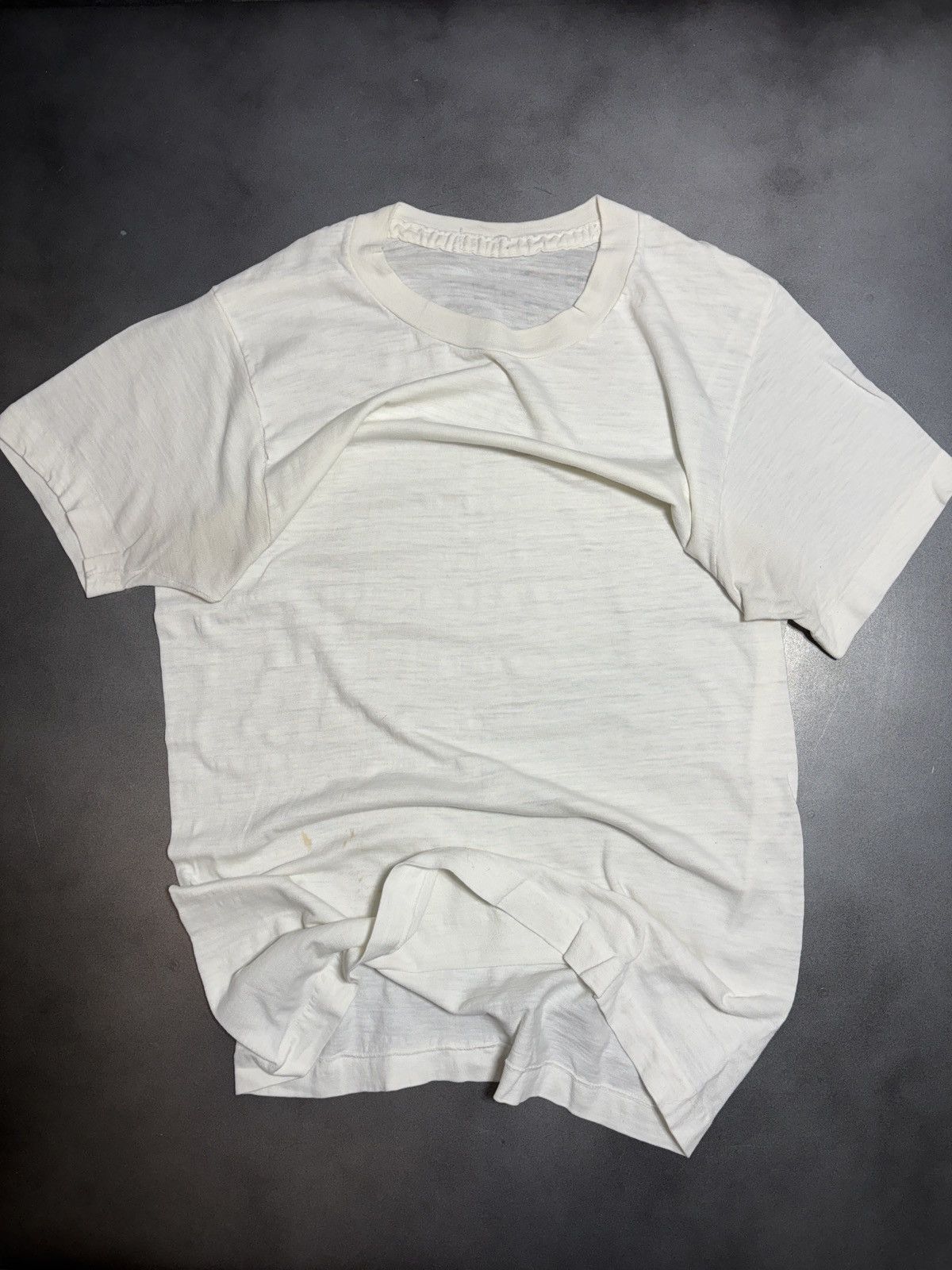 Vintage 1980s Vintage Blank Tee White Sheer Faded Worn Thrashed Dist Size US S / EU 44-46 / 1 - 7 Thumbnail